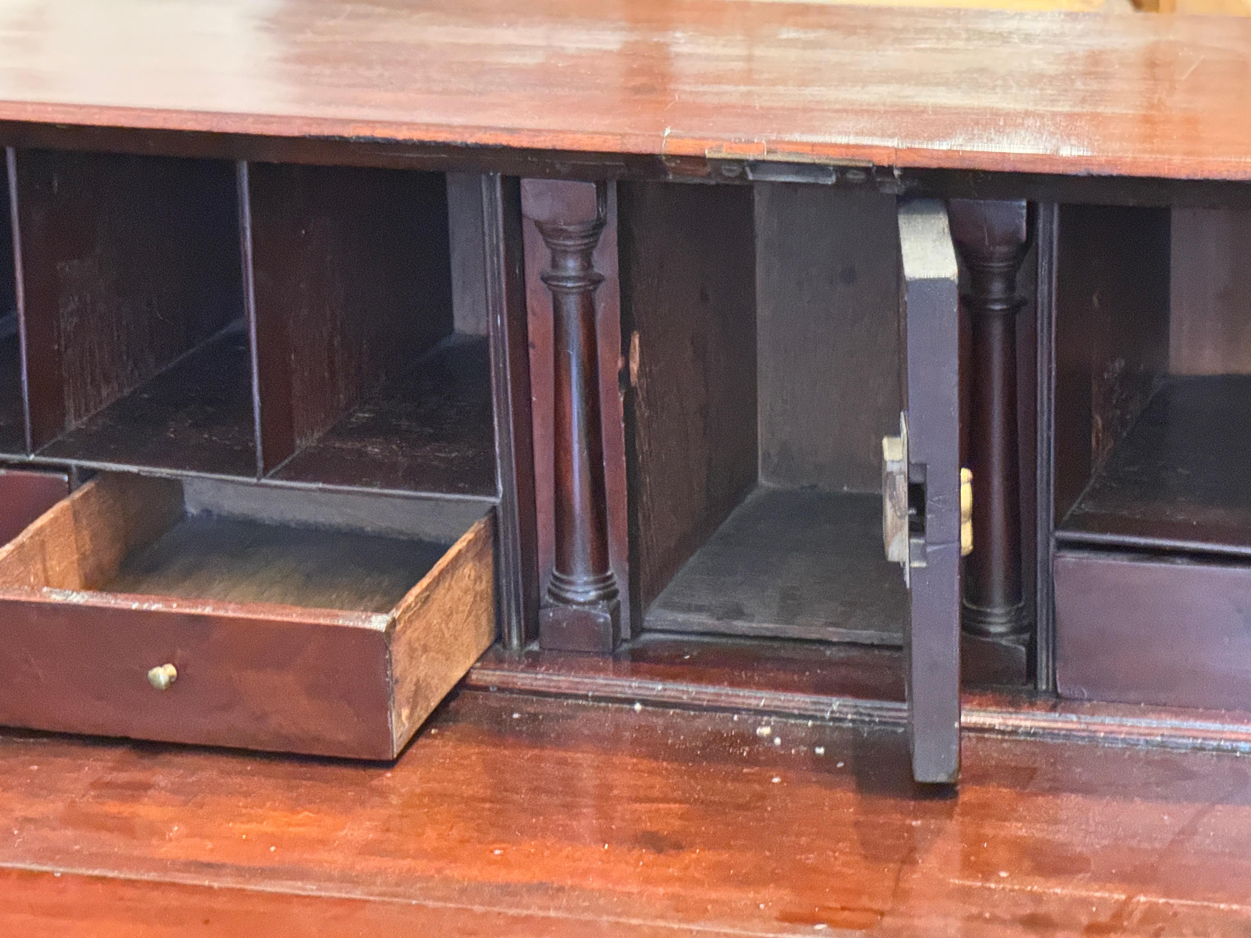 Scrivania in mogano George III Fall-Front in vendita 3