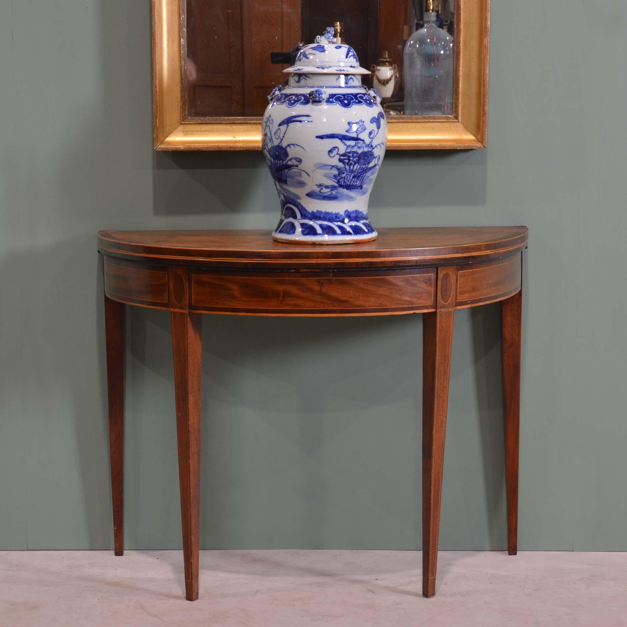 Mesa de té dekmilune abatible de caoba Jorge III Inglés en venta