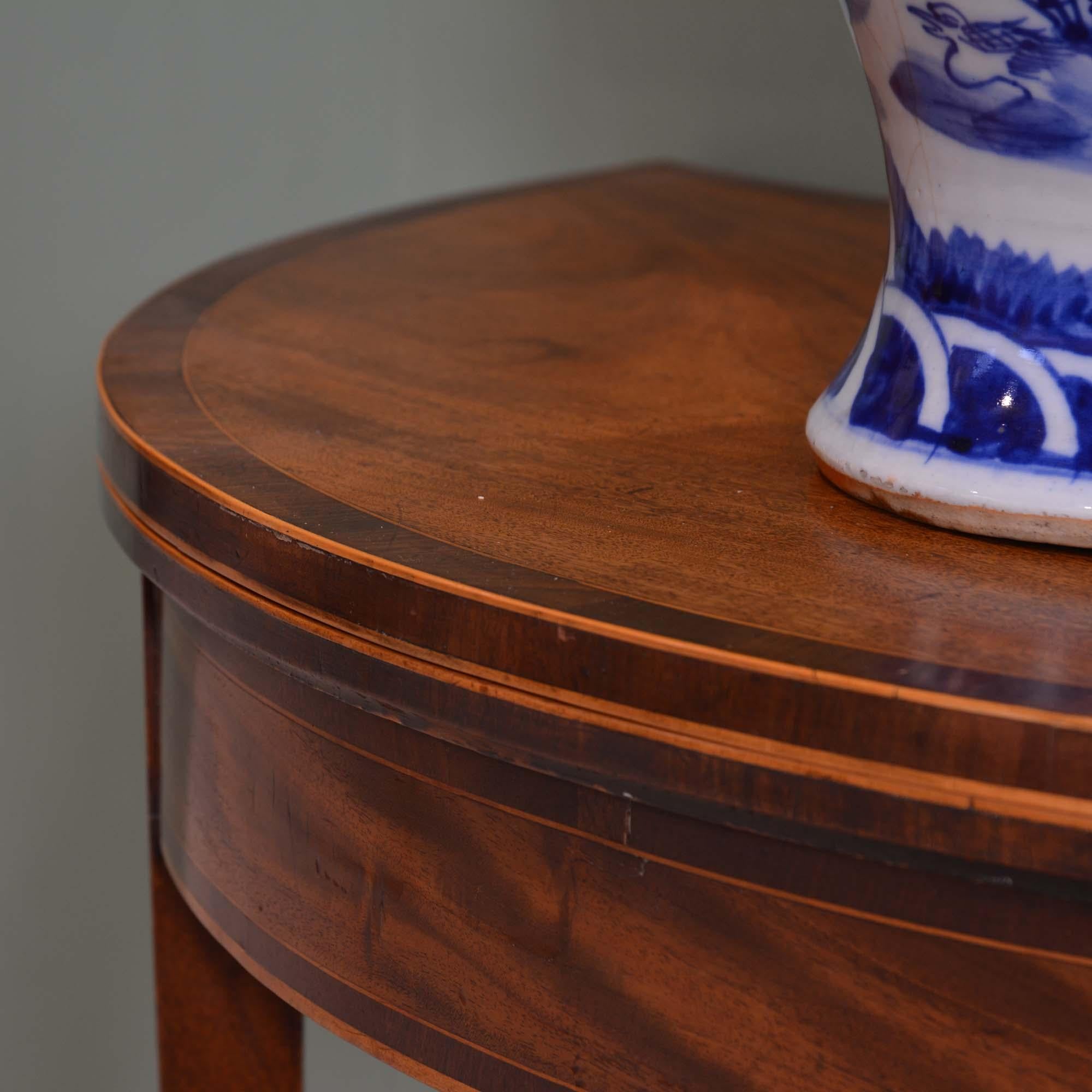 Mesa de té dekmilune abatible de caoba Jorge III siglo XVIII en venta