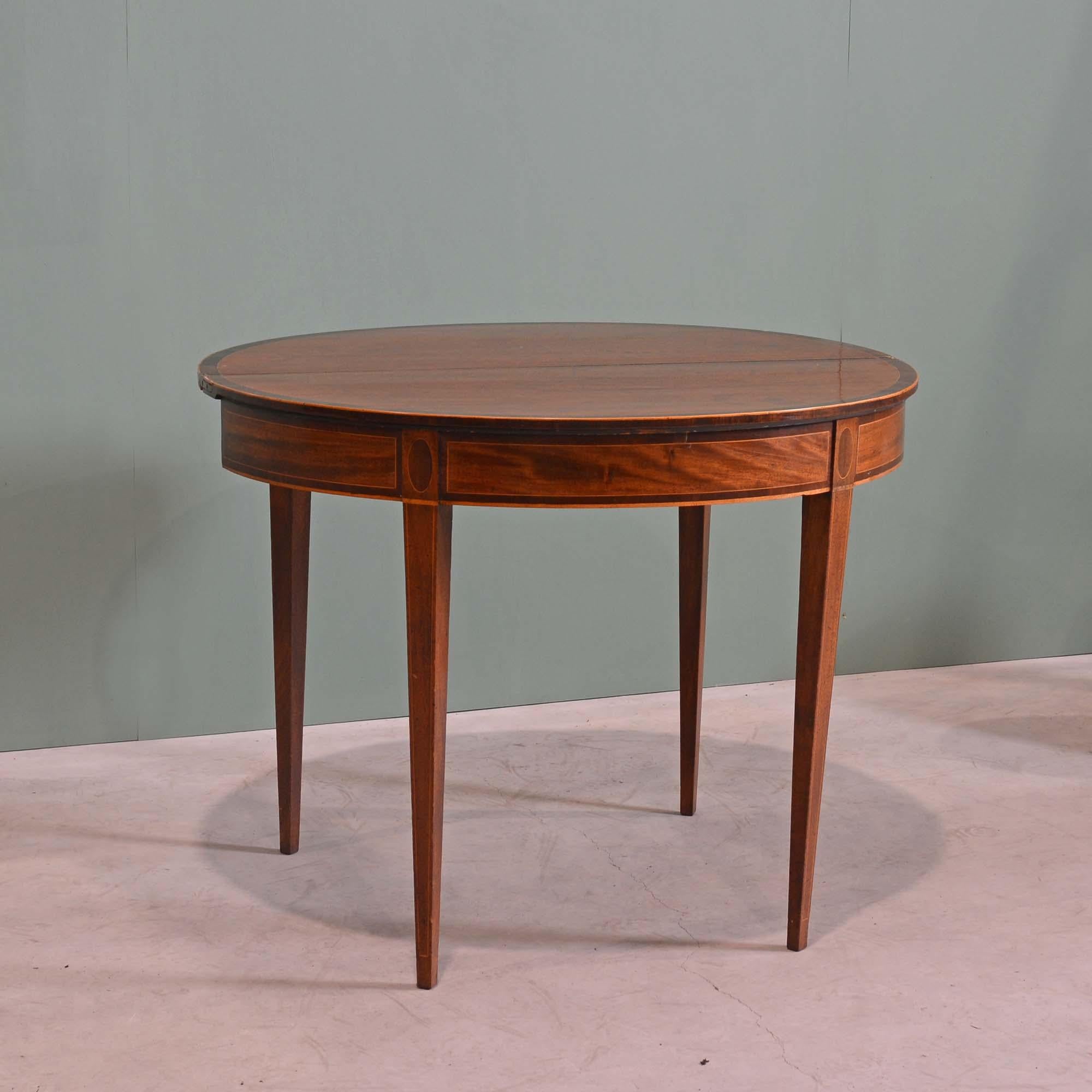 Mesa de té dekmilune abatible de caoba Jorge III Caoba en venta
