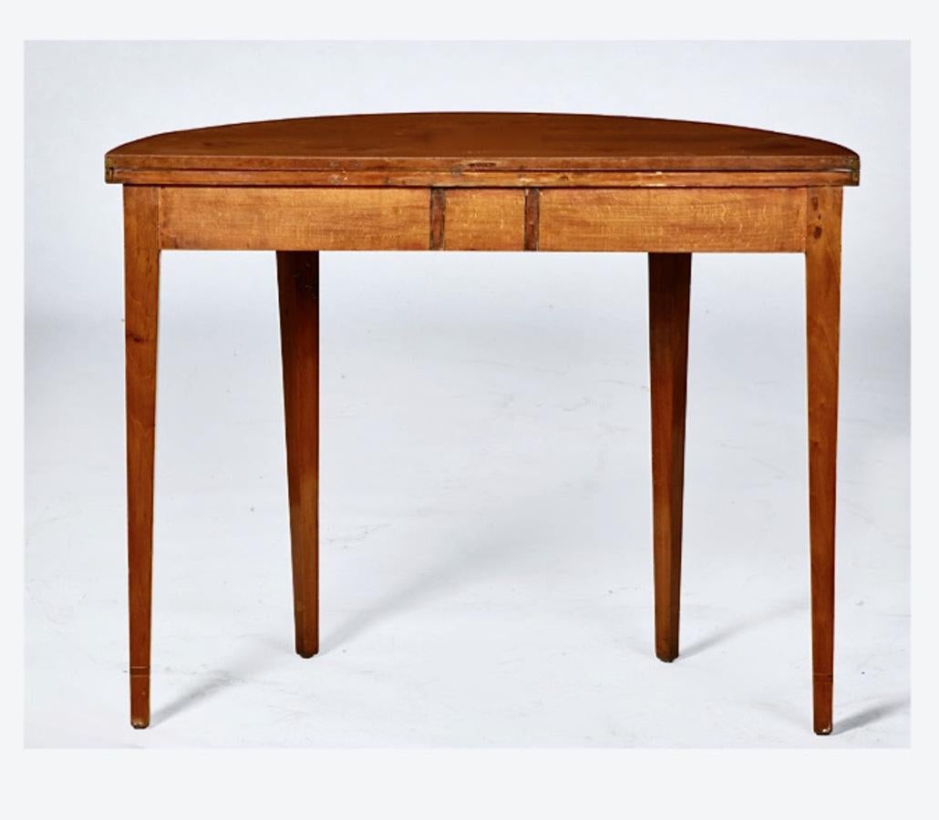 George III Mahogany Fold-Over Demi Lune Table In Good Condition For Sale In Pasadena, CA