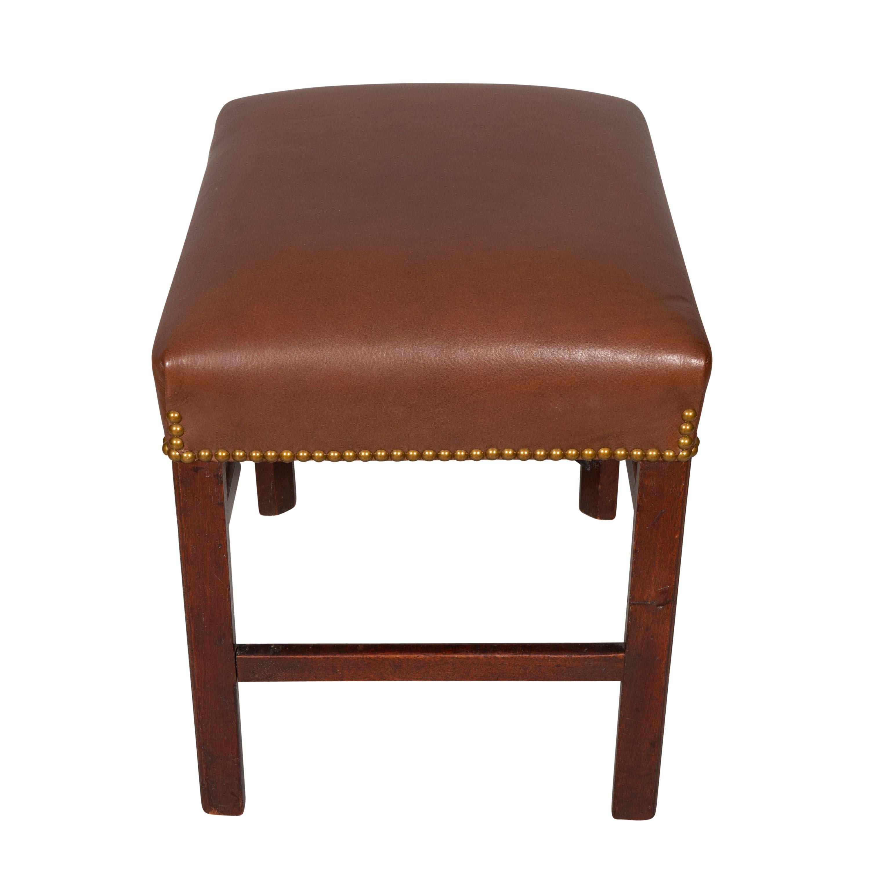 George III Mahogany Footstool In Good Condition For Sale In Essex, MA