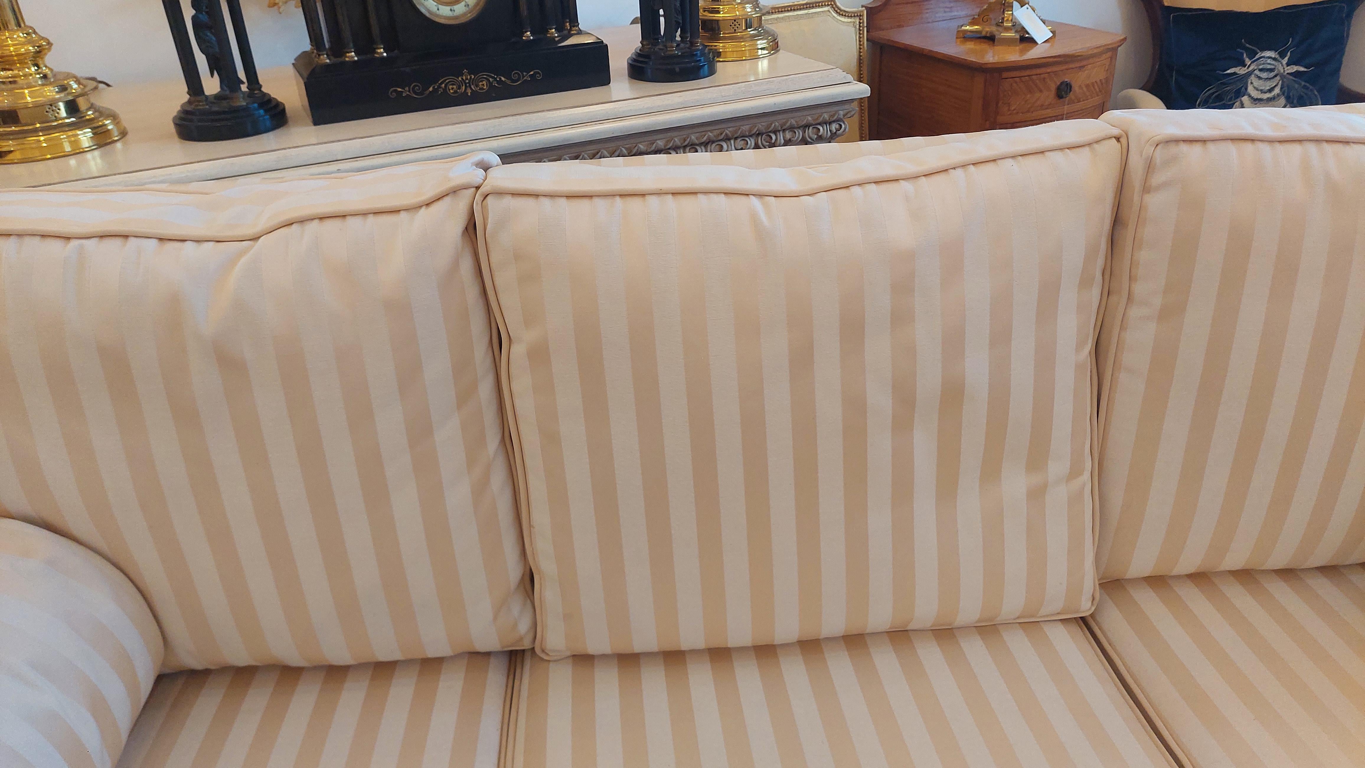 George III Mahagoni gerahmtes Sofa Settee (18. Jahrhundert) im Angebot