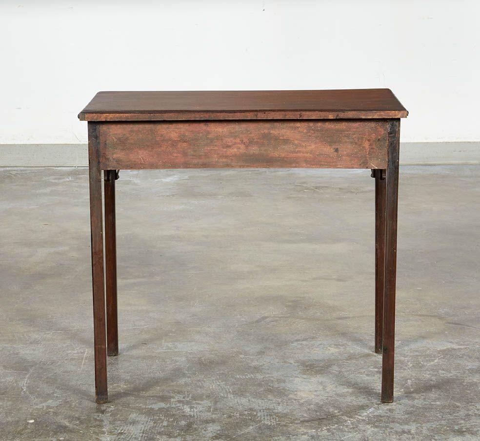 Table d'appoint George III en acajou ajouré en vente 5