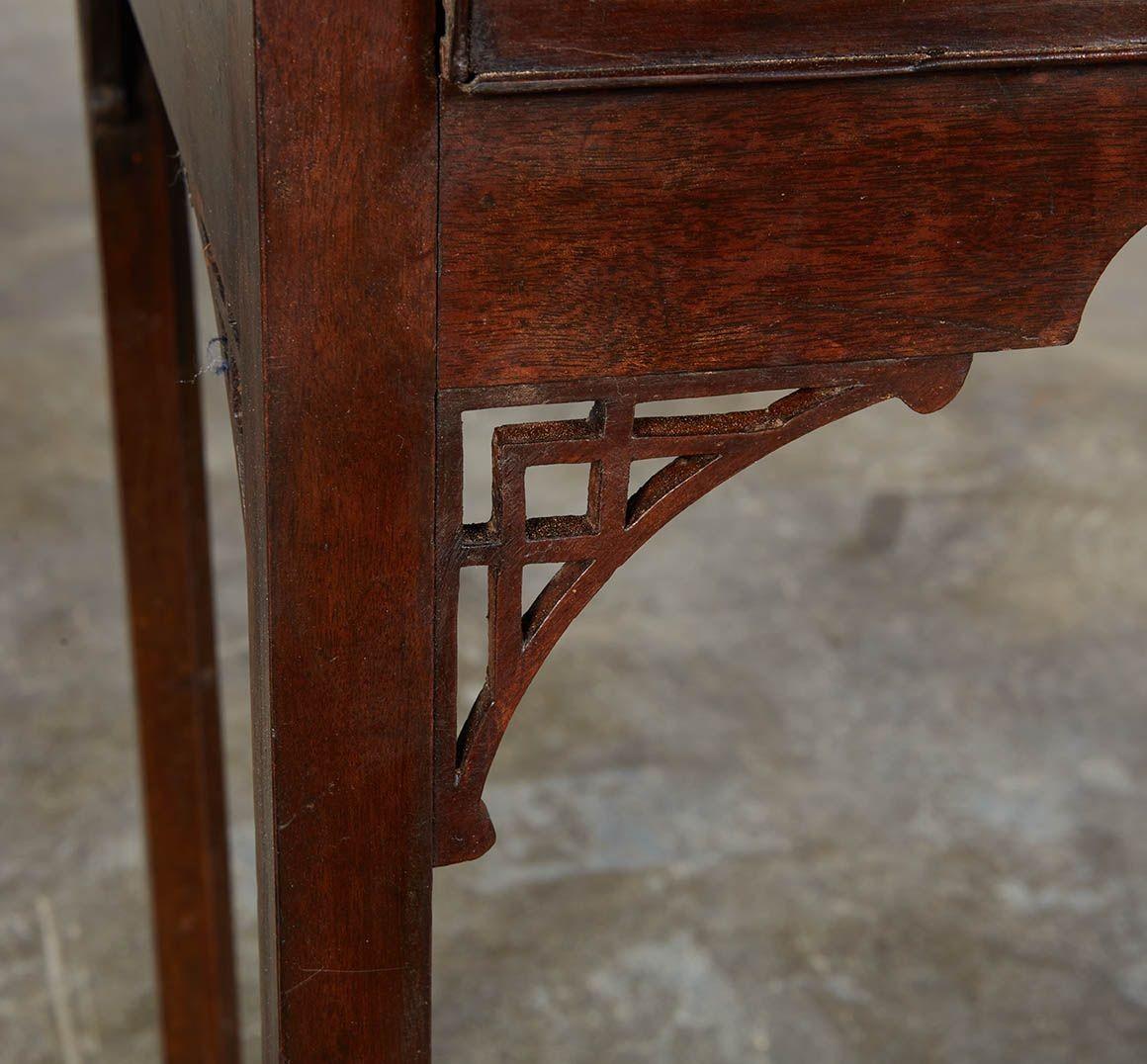 Acajou Table d'appoint George III en acajou ajouré en vente