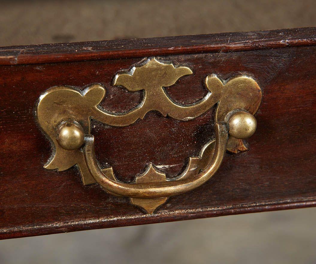 Table d'appoint George III en acajou ajouré en vente 1