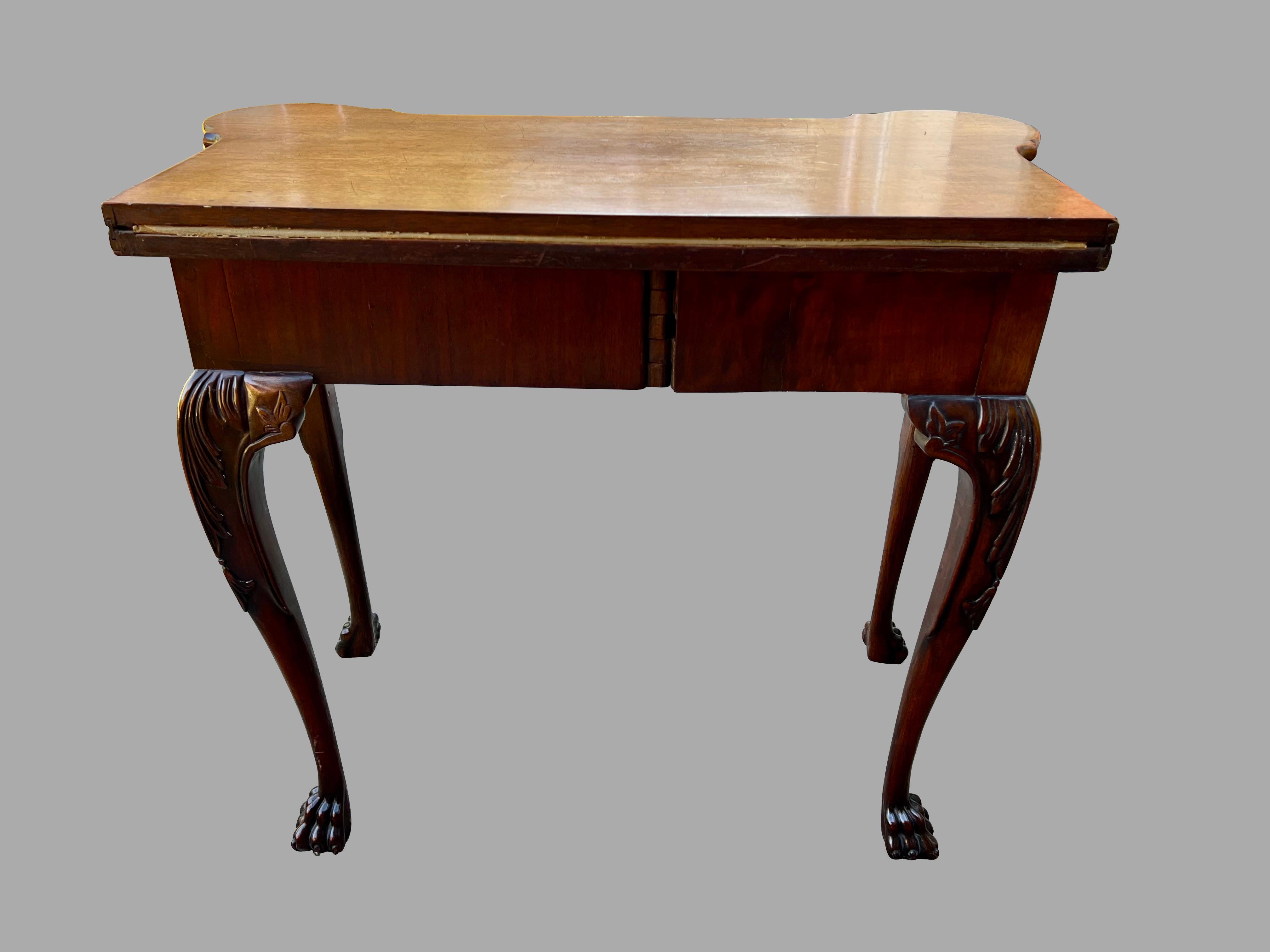Fin du XVIIIe siècle Table à jeux en acajou George III en vente
