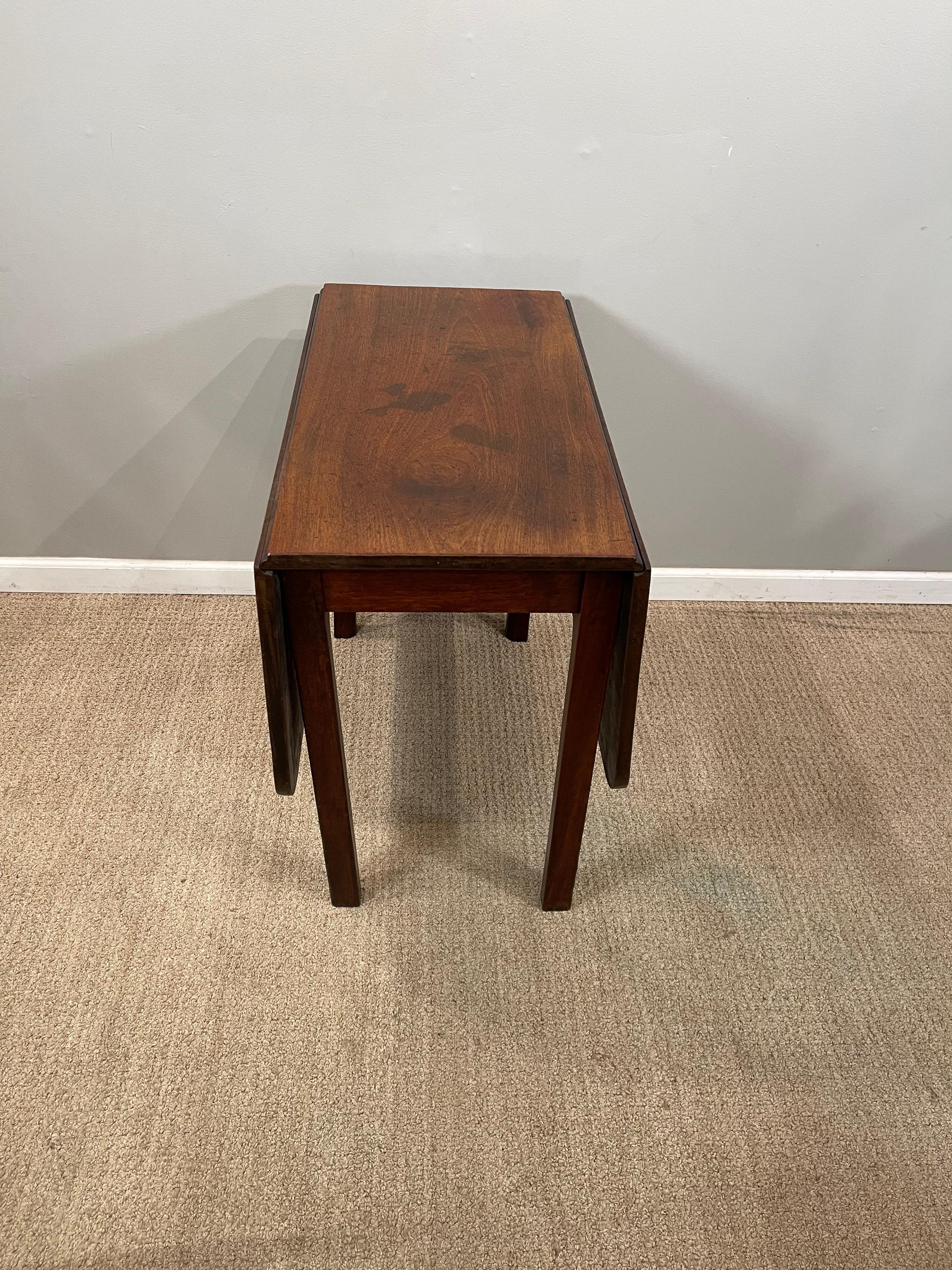 English George III Mahogany Gate Leg Drop Leaf Table For Sale