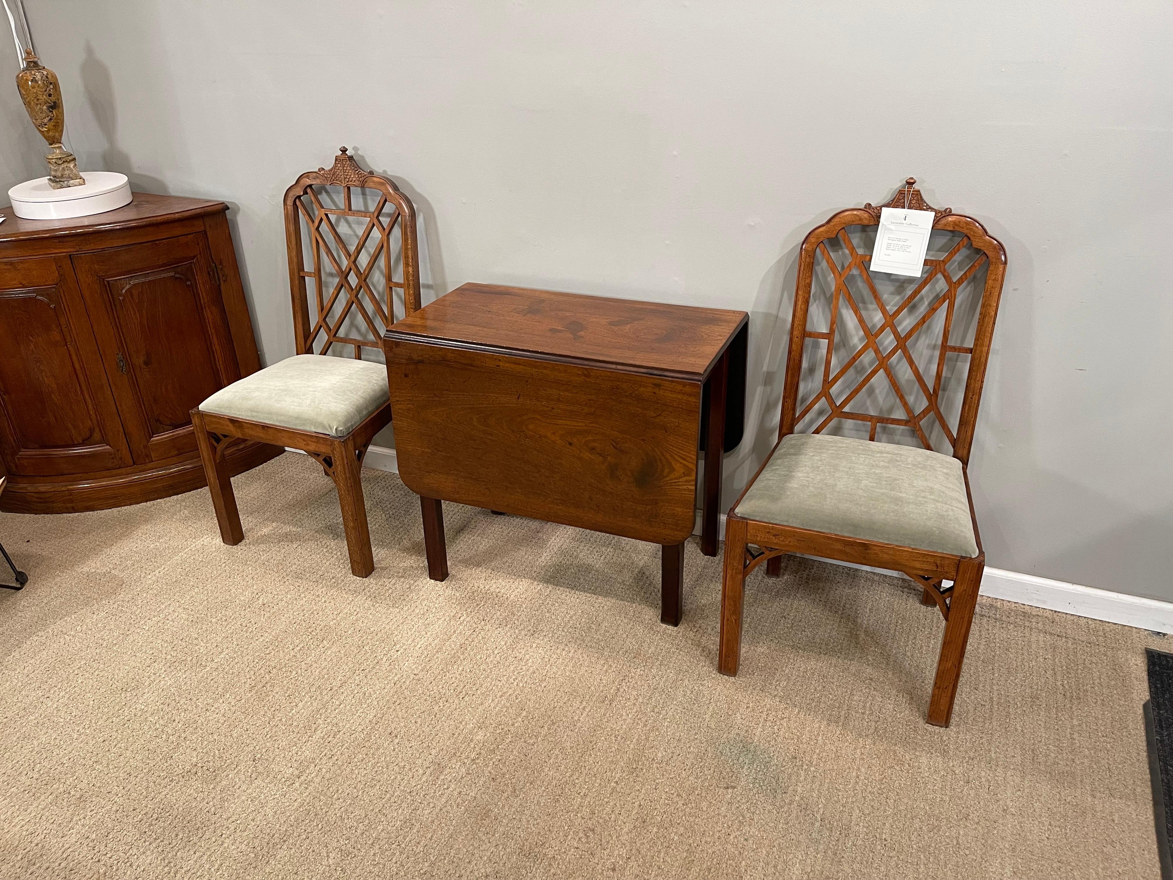 18th Century George III Mahogany Gate Leg Drop Leaf Table For Sale