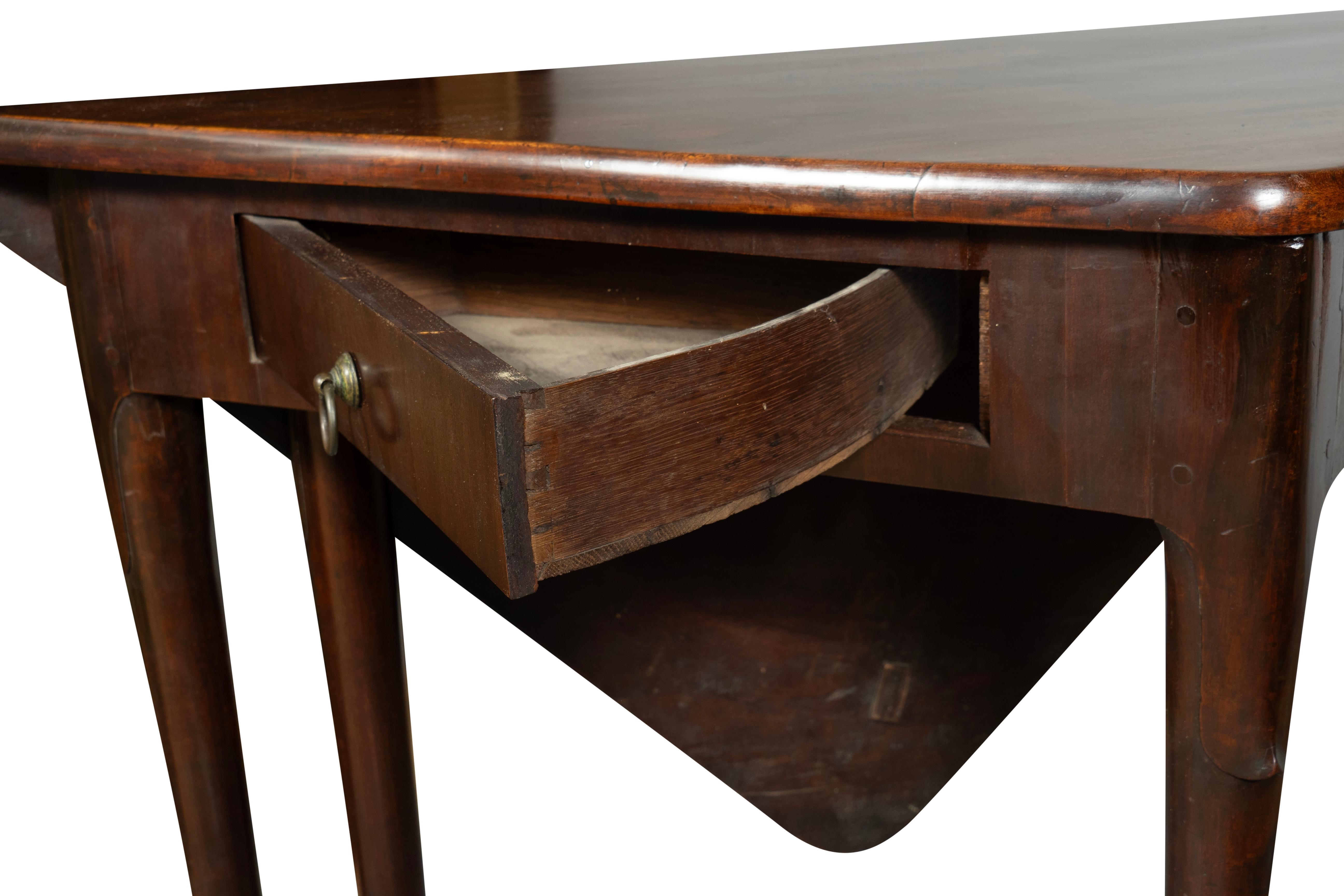 Table à mouchoirs en acajou George III en vente 4