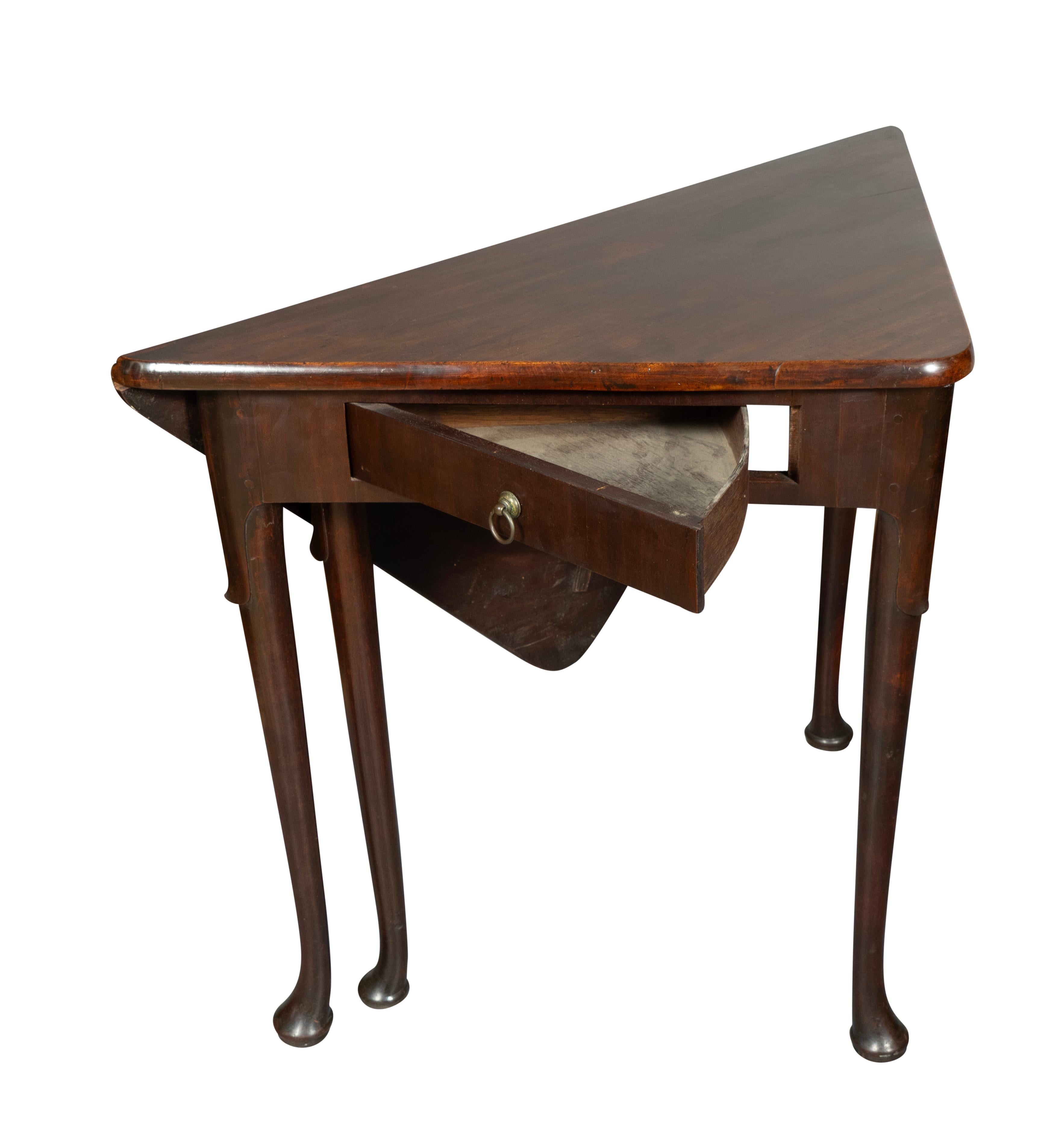 Anglais Table à mouchoirs en acajou George III en vente