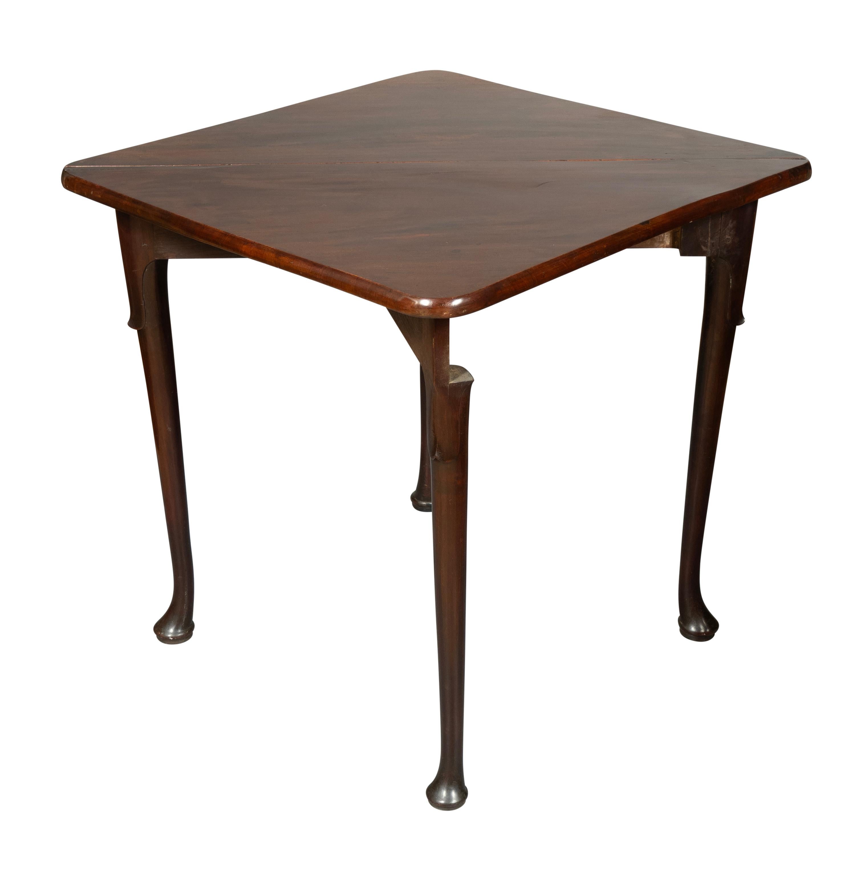 Laiton Table à mouchoirs en acajou George III en vente