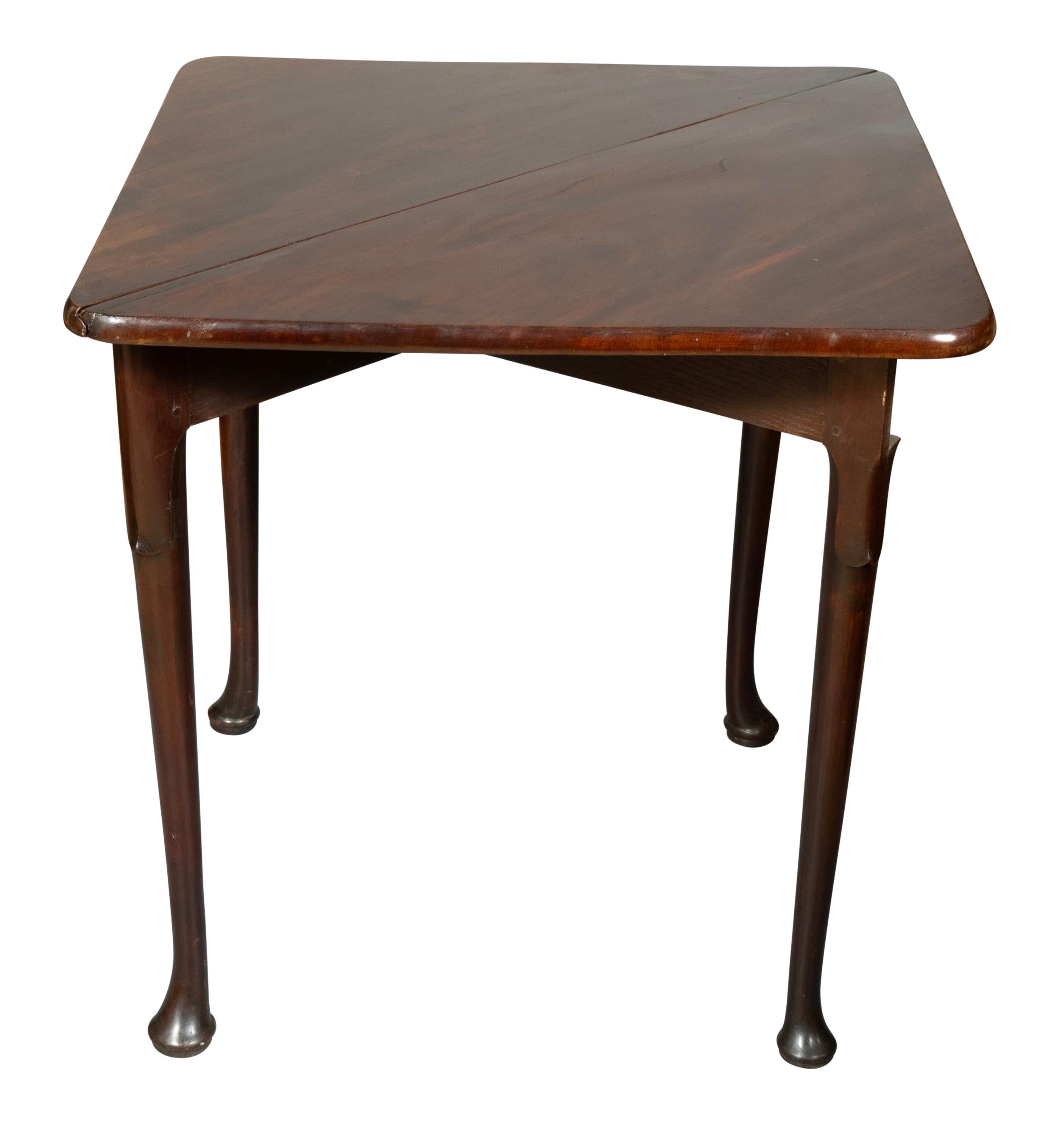 Table à mouchoirs en acajou George III en vente 1