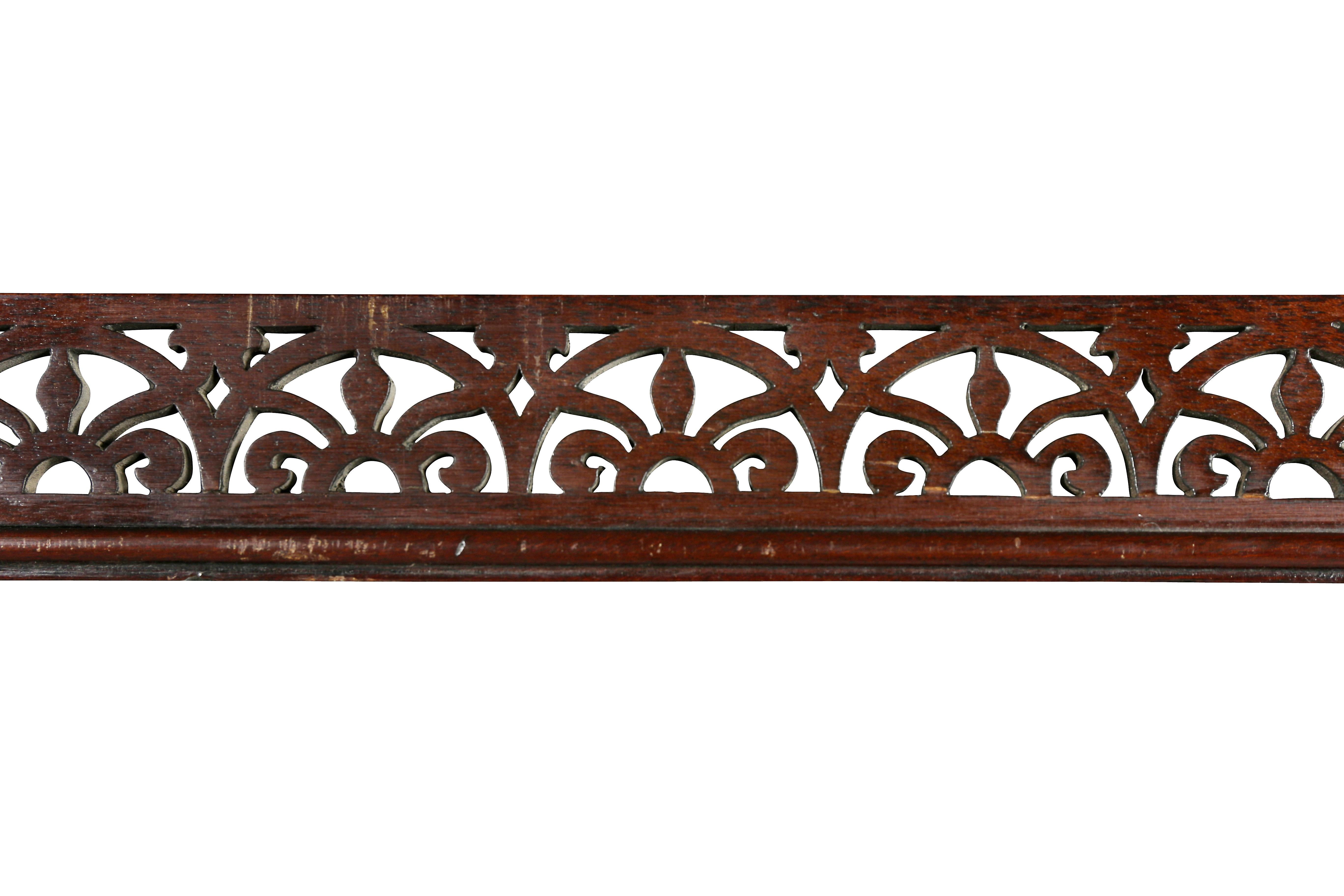 George III Mahogany Hanging Shelf In Good Condition For Sale In Essex, MA
