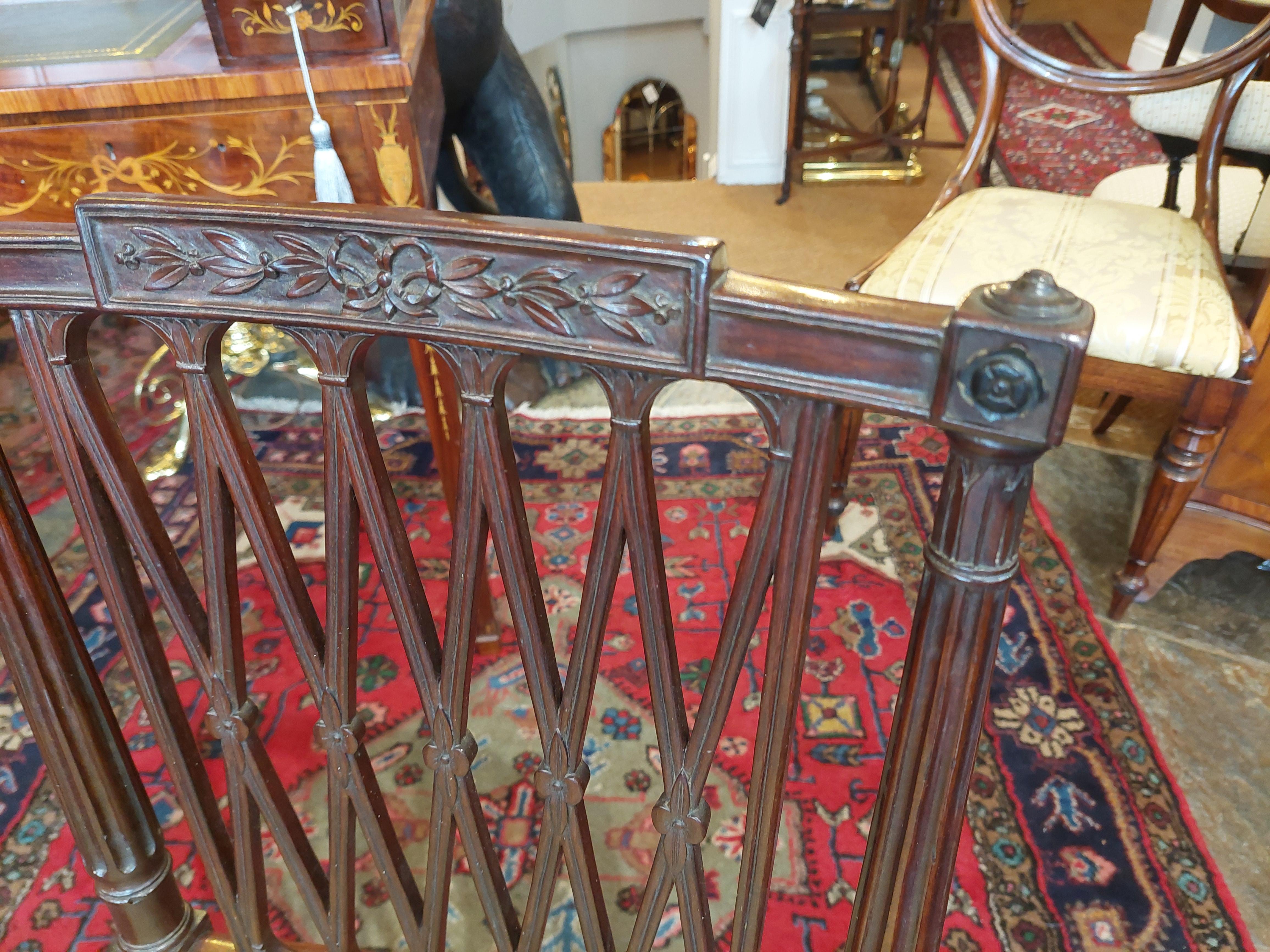 Anglais George III Mahogany Hepplewhite Dining/Desk Chair