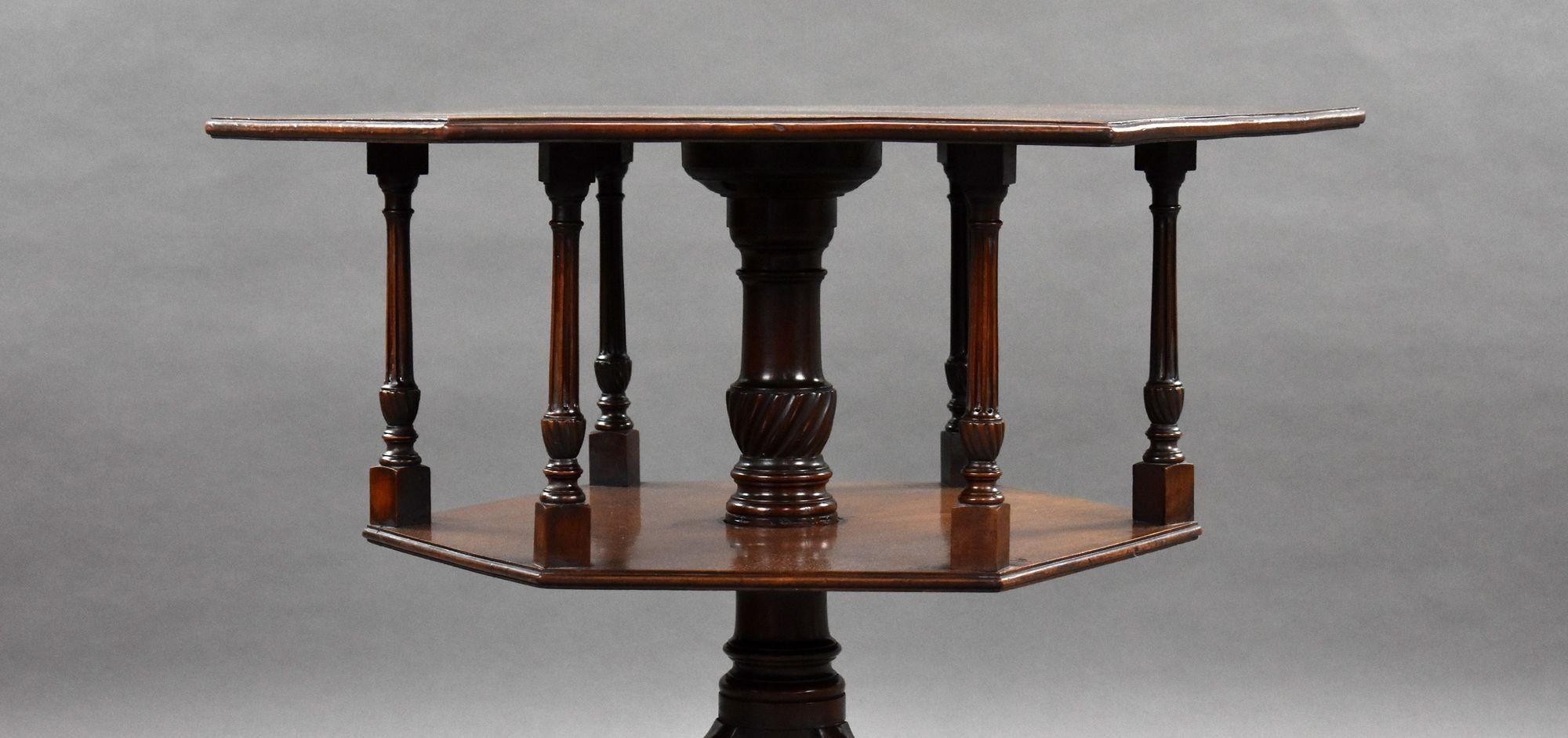 Anglais Table hexagonale George III en vente