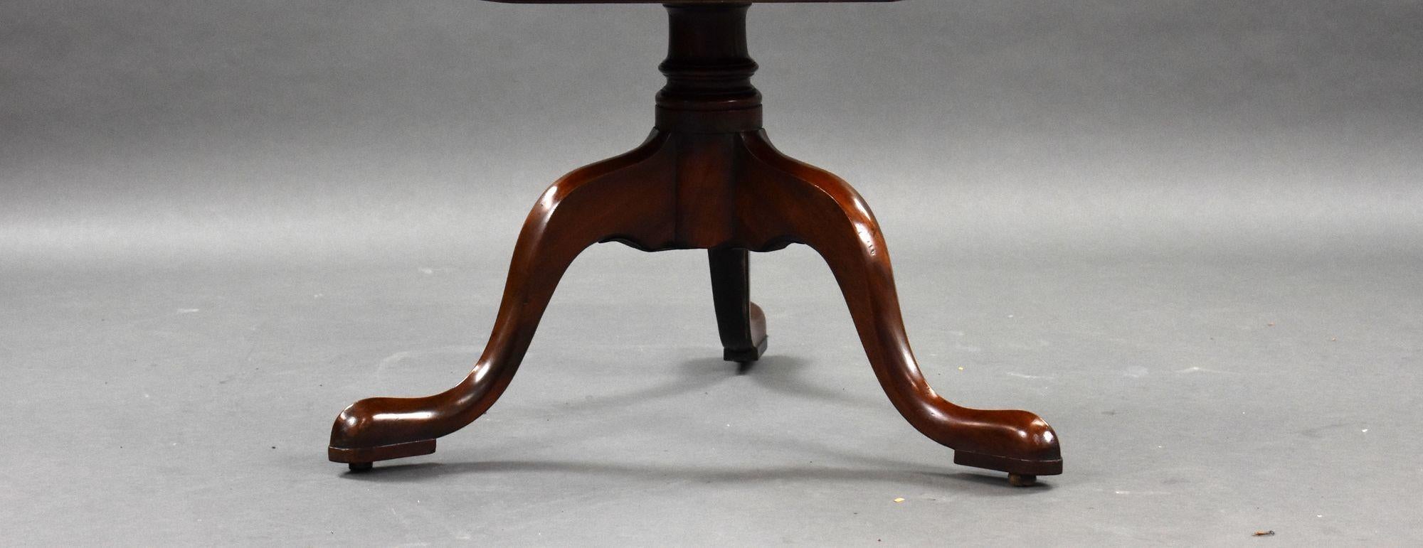 Table hexagonale George III Bon état - En vente à Chelmsford, Essex