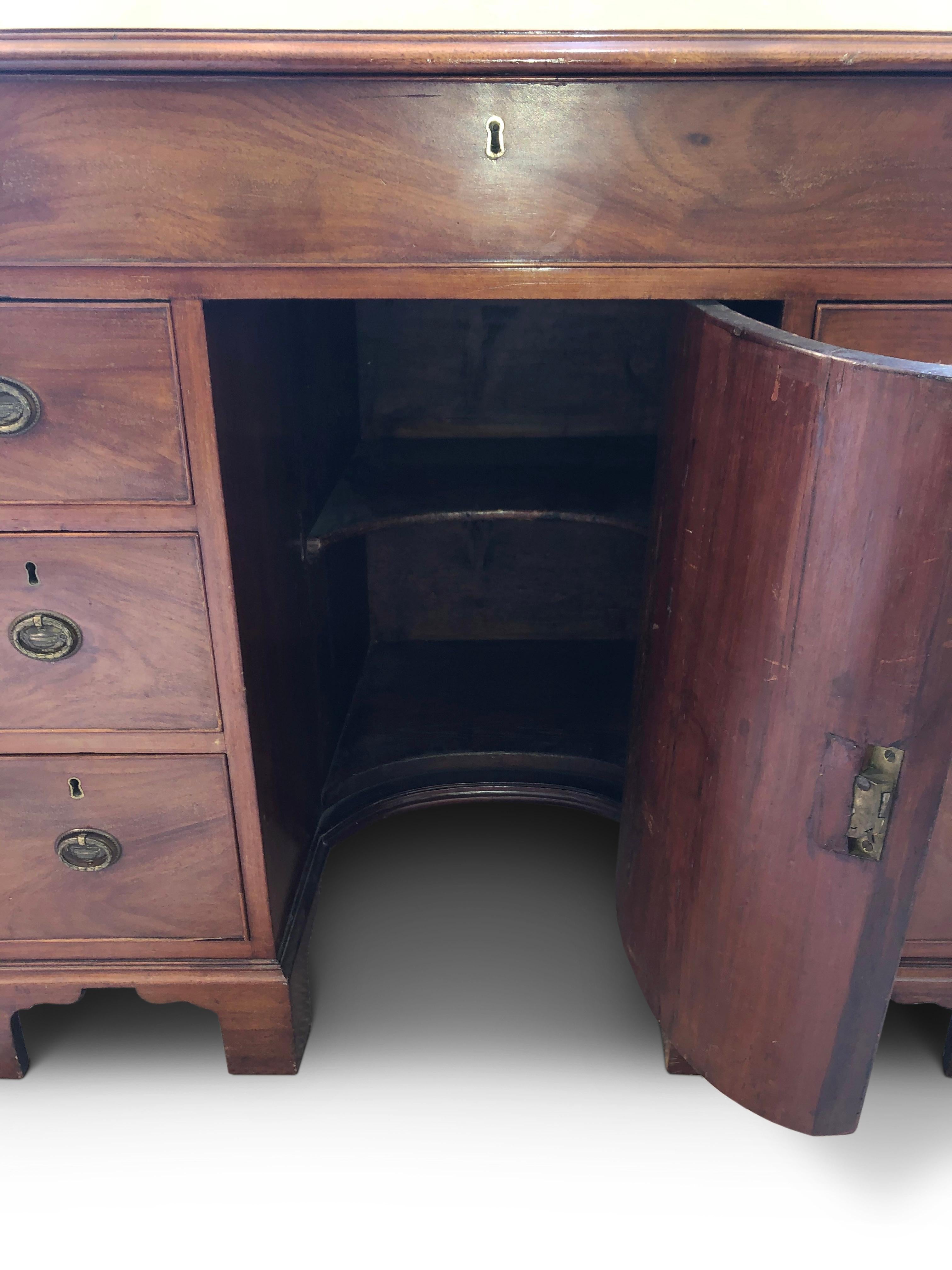 English Kneehole Desk , Mahogany George III For Sale