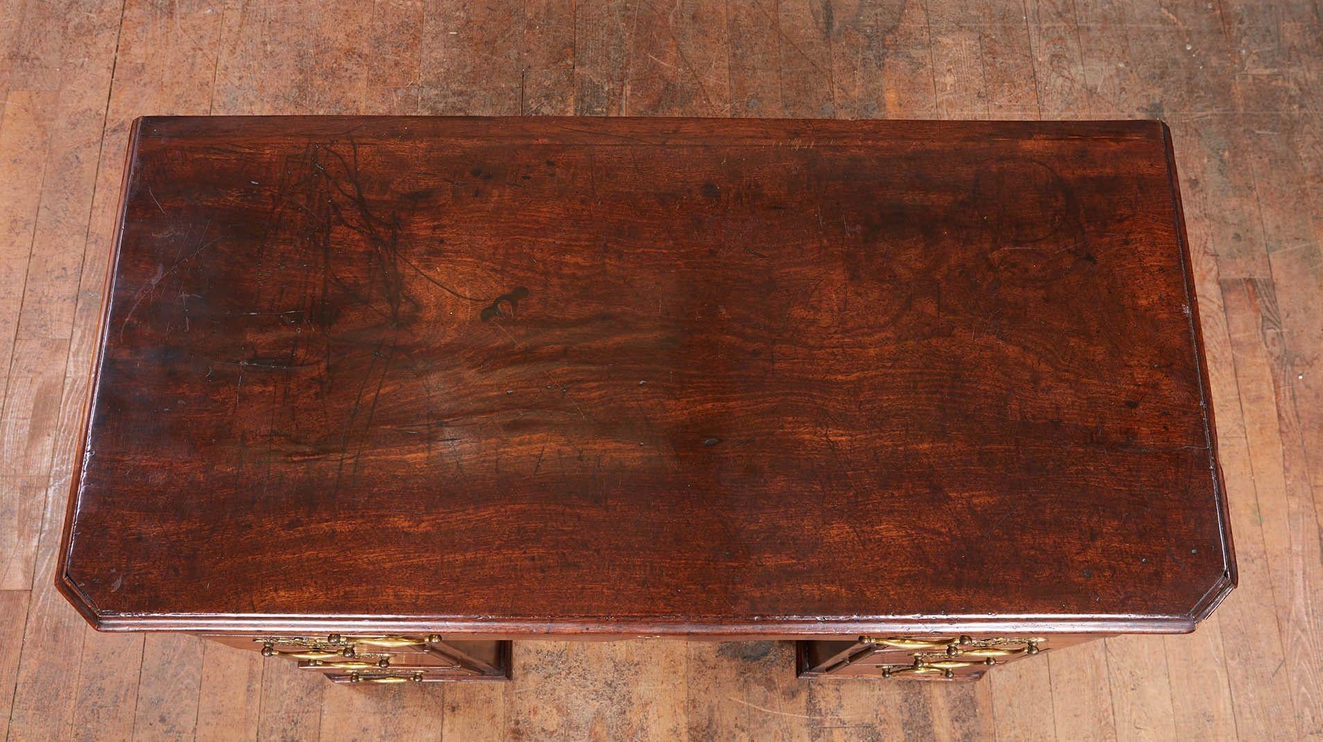 18th Century George III Mahogany Kneehole Desk For Sale