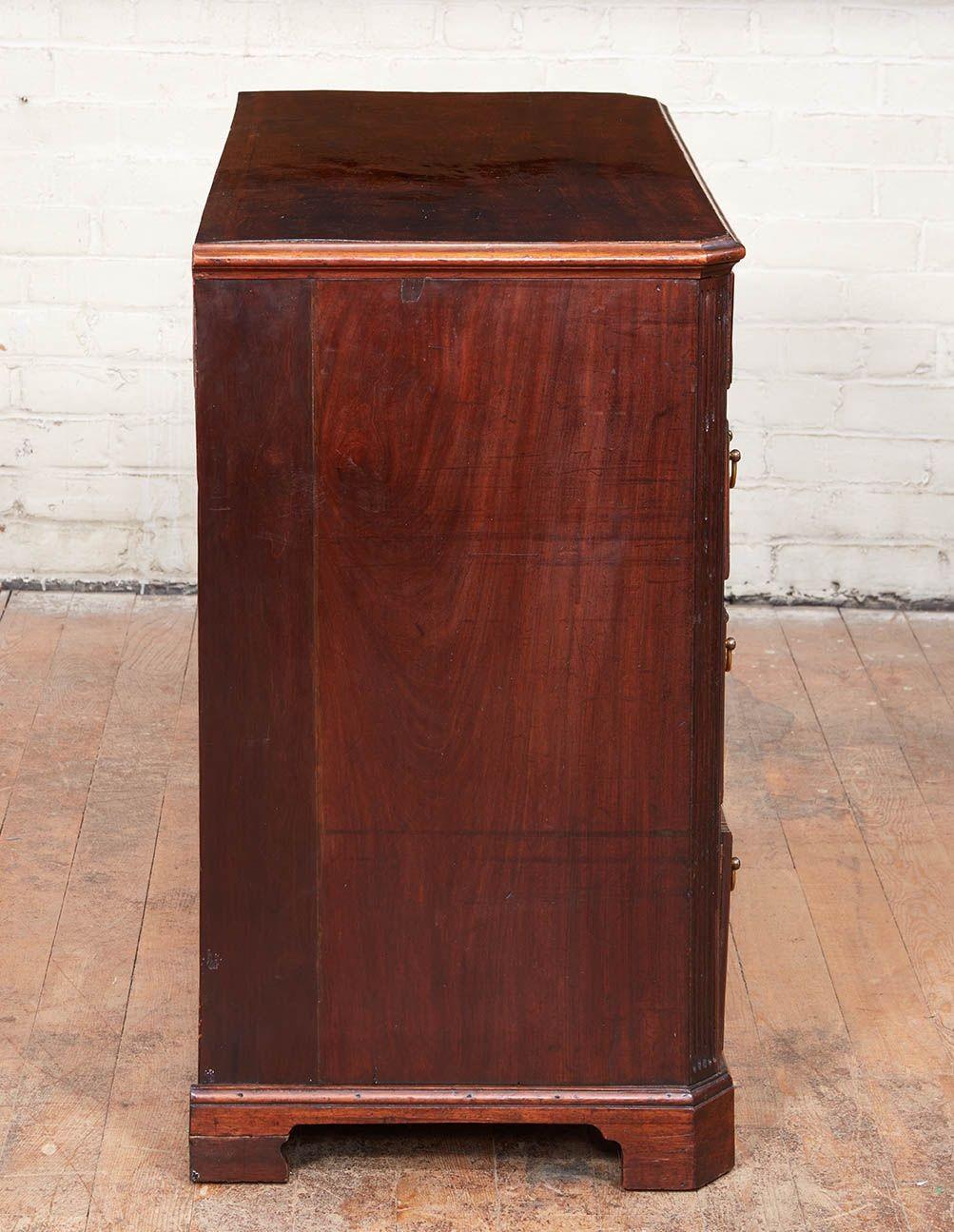 George III Mahogany Kneehole Desk For Sale 1