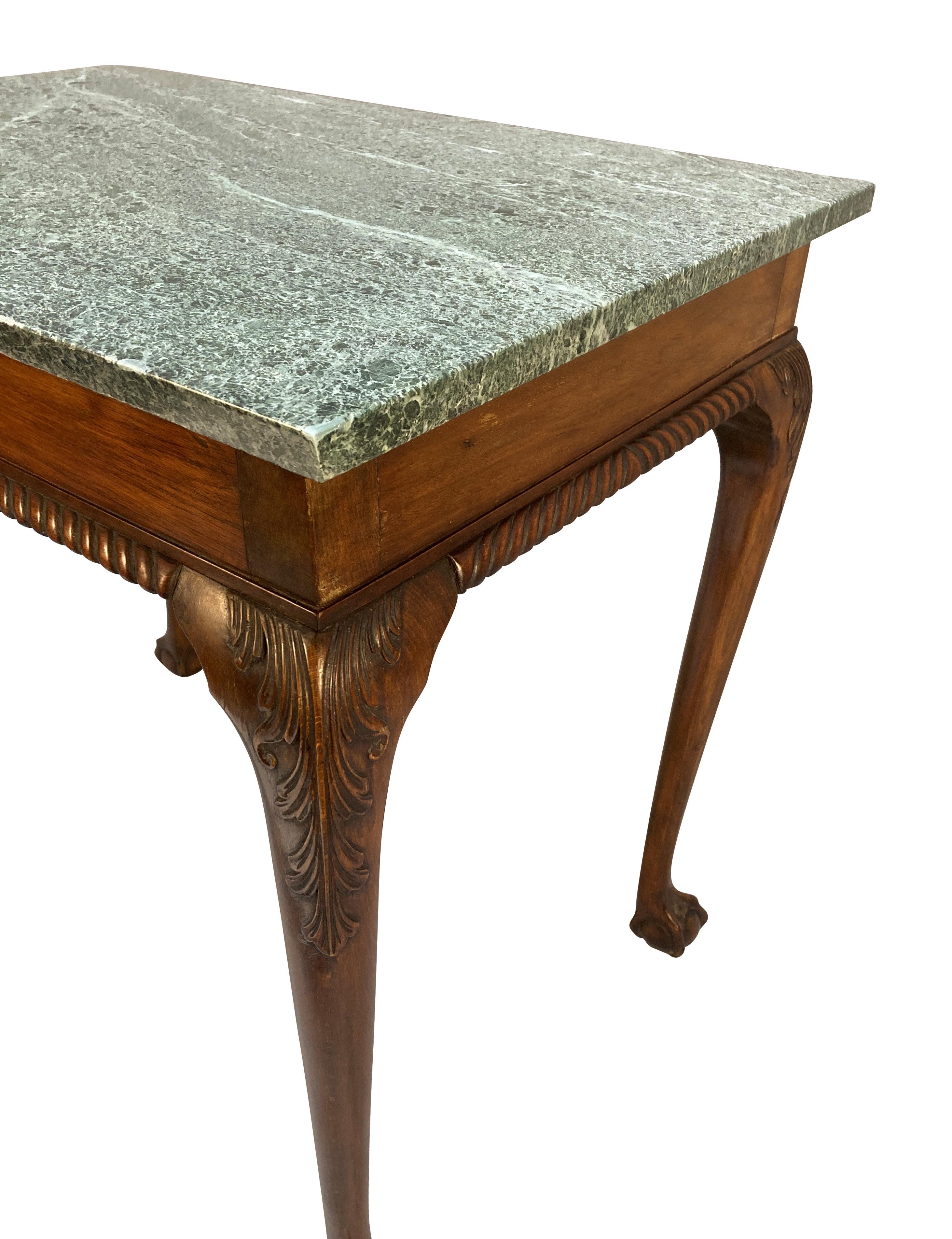 Marbre Table d'appoint George III en acajou et marbre en vente