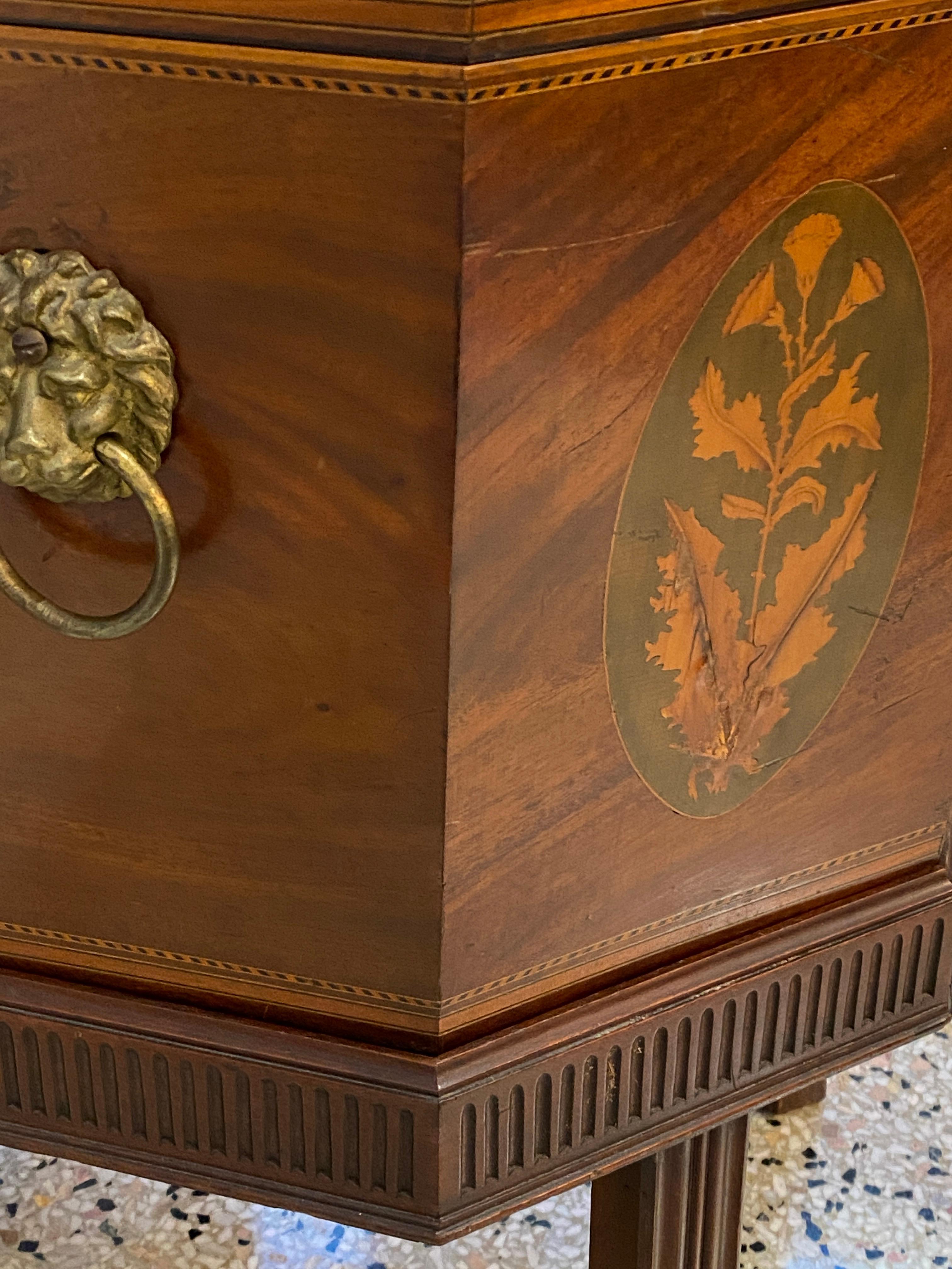 George III Mahogany Marquetry Cellarette For Sale 4