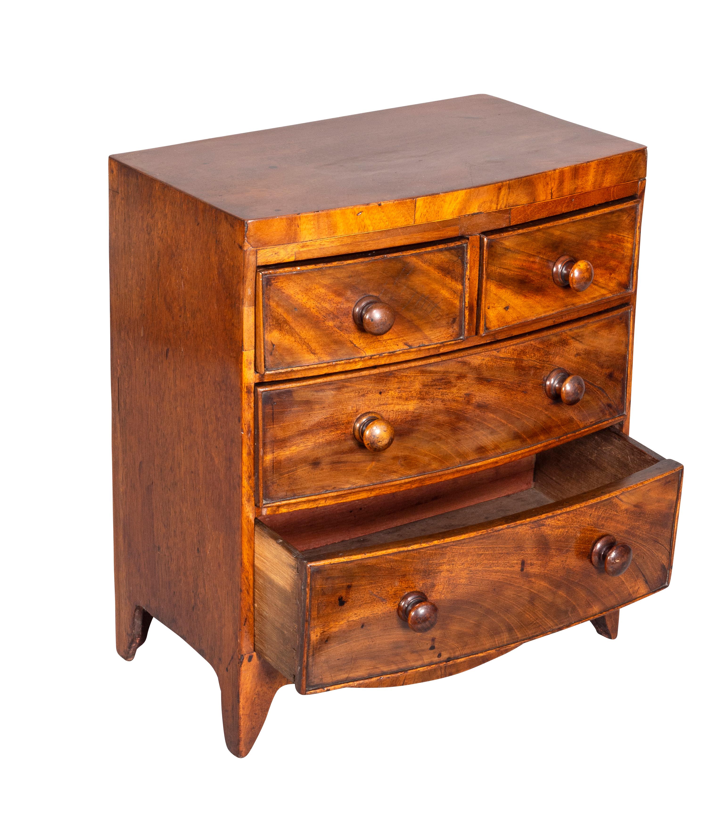 George III Mahogany Miniature Bowfront Chest In Good Condition For Sale In Essex, MA