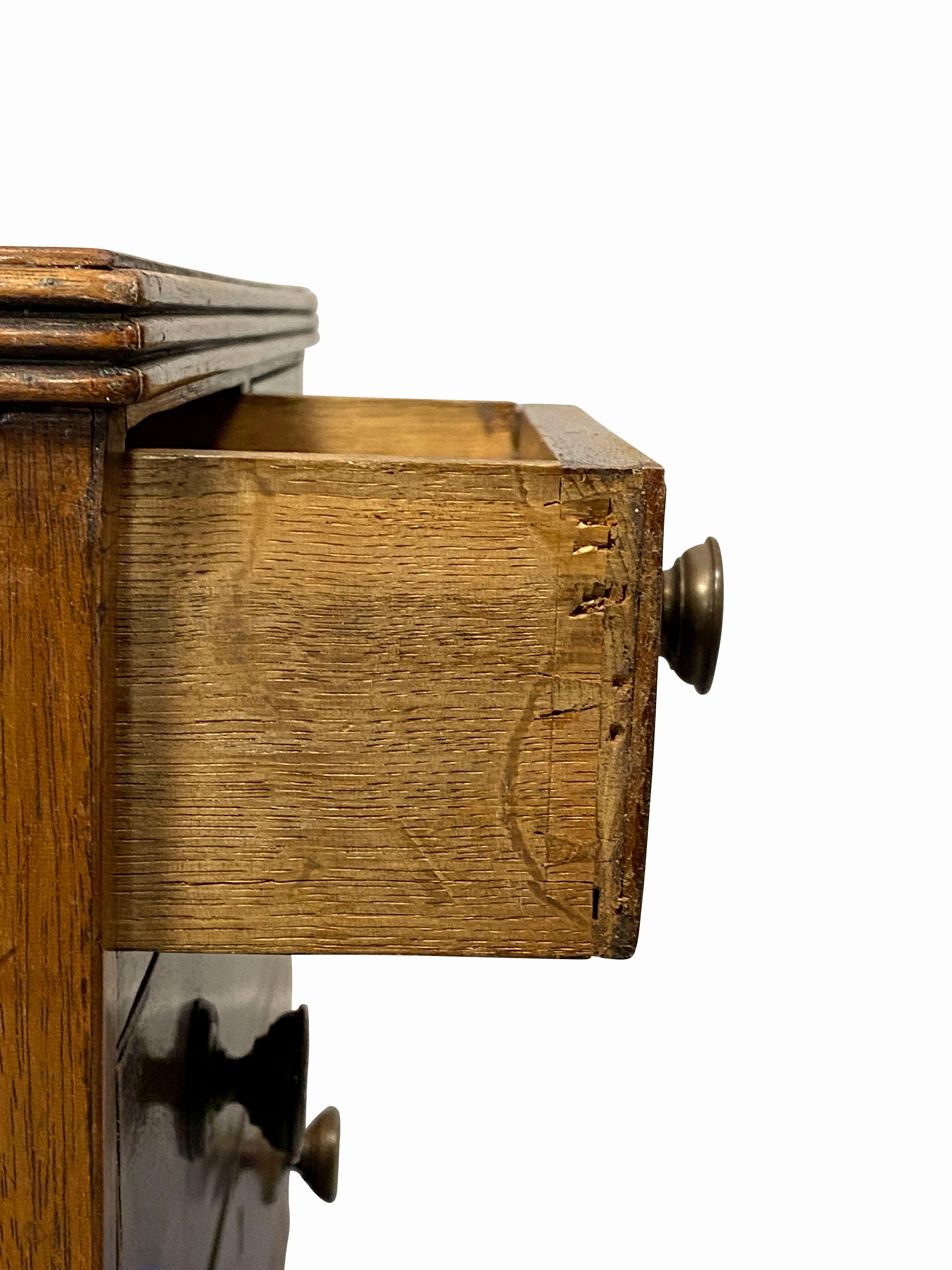 Anglais Coffre miniature en acajou de style George III en vente