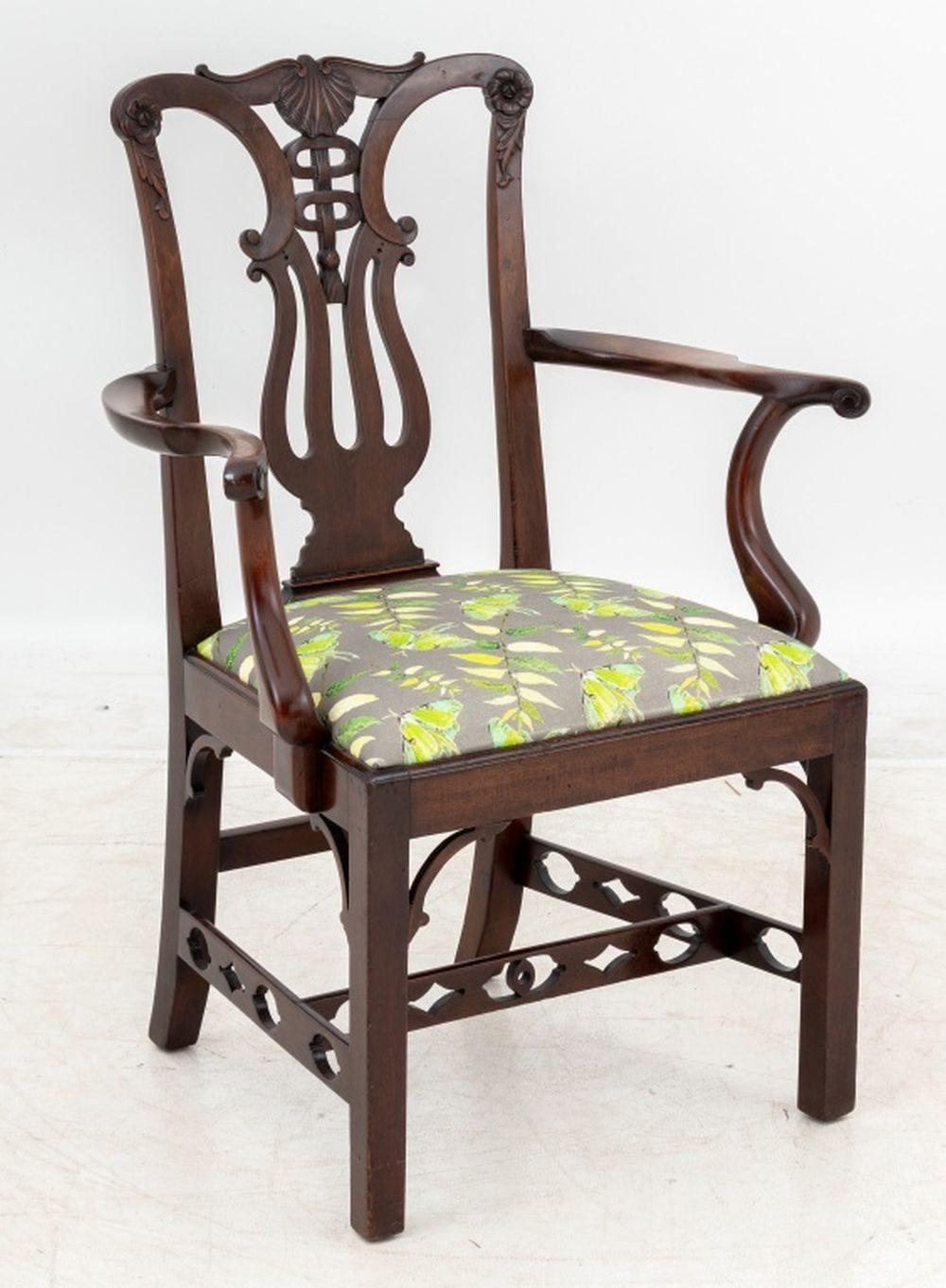 George III Mahogany Open Armchair im Zustand „Gut“ im Angebot in Astoria, NY