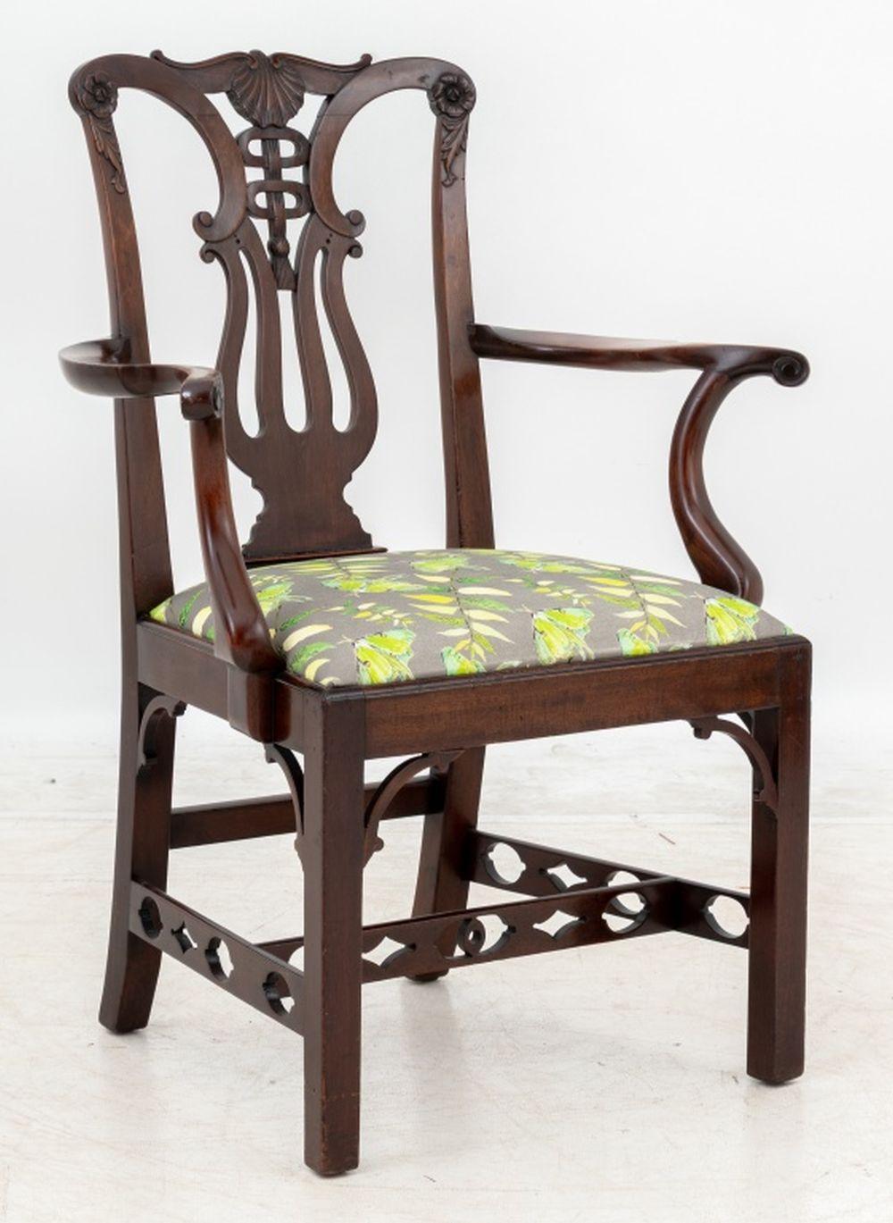 George III Mahogany Open Armchair (19. Jahrhundert) im Angebot