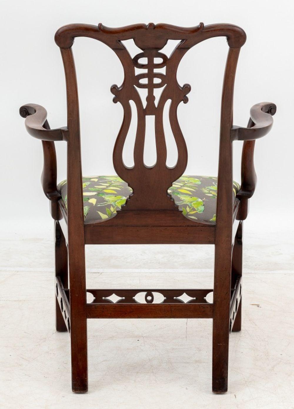 George III Mahogany Open Armchair im Angebot 1