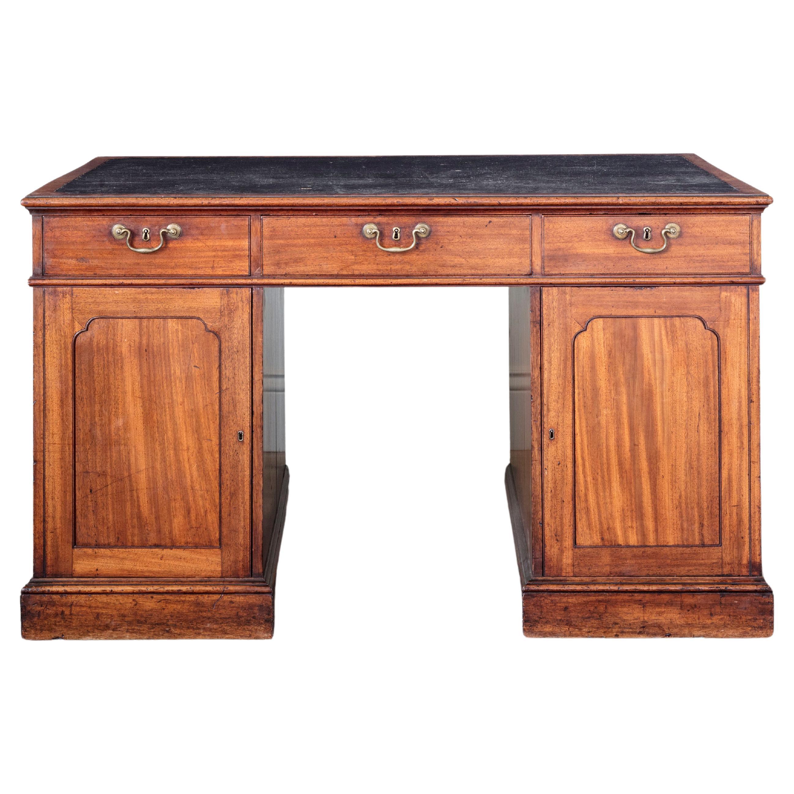 Bureau d'associé en acajou George III, vers 1770