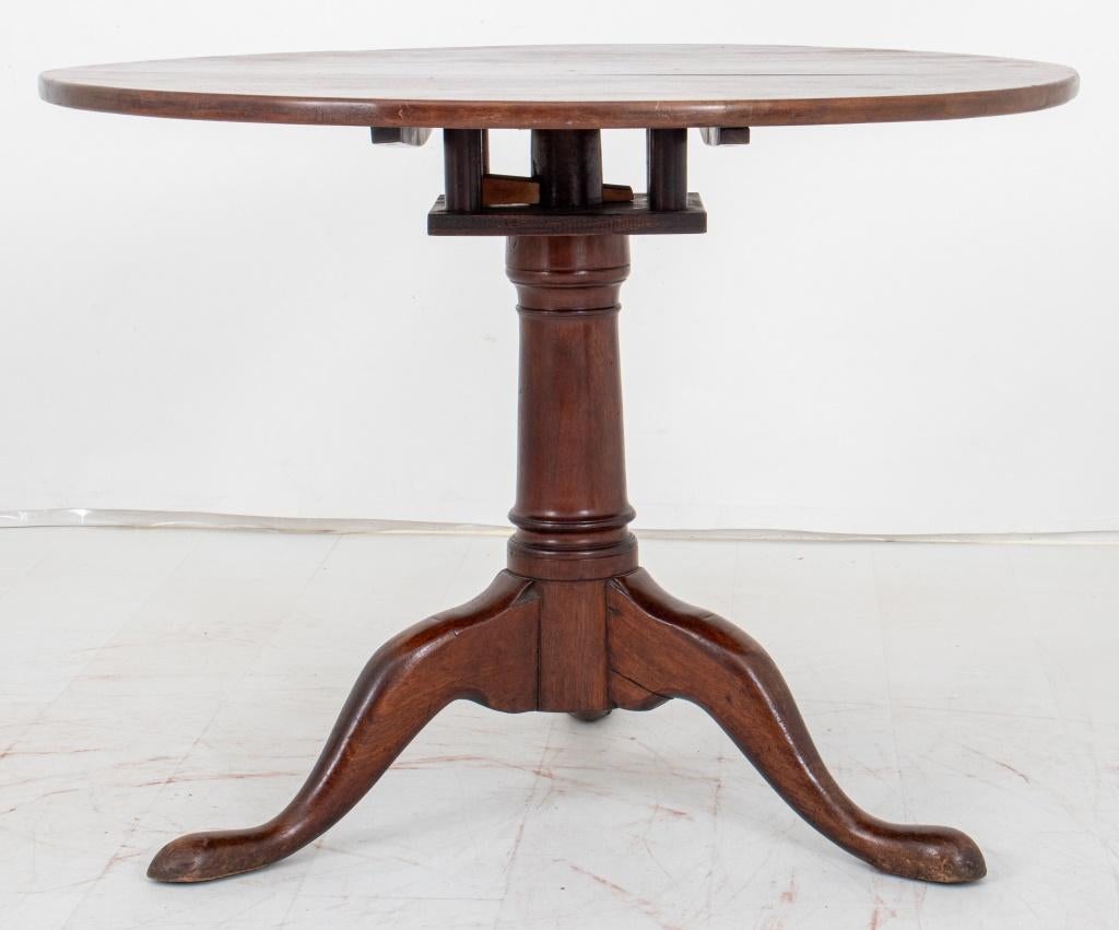 George III Mahogany Pedestal Tea Table In Good Condition In New York, NY
