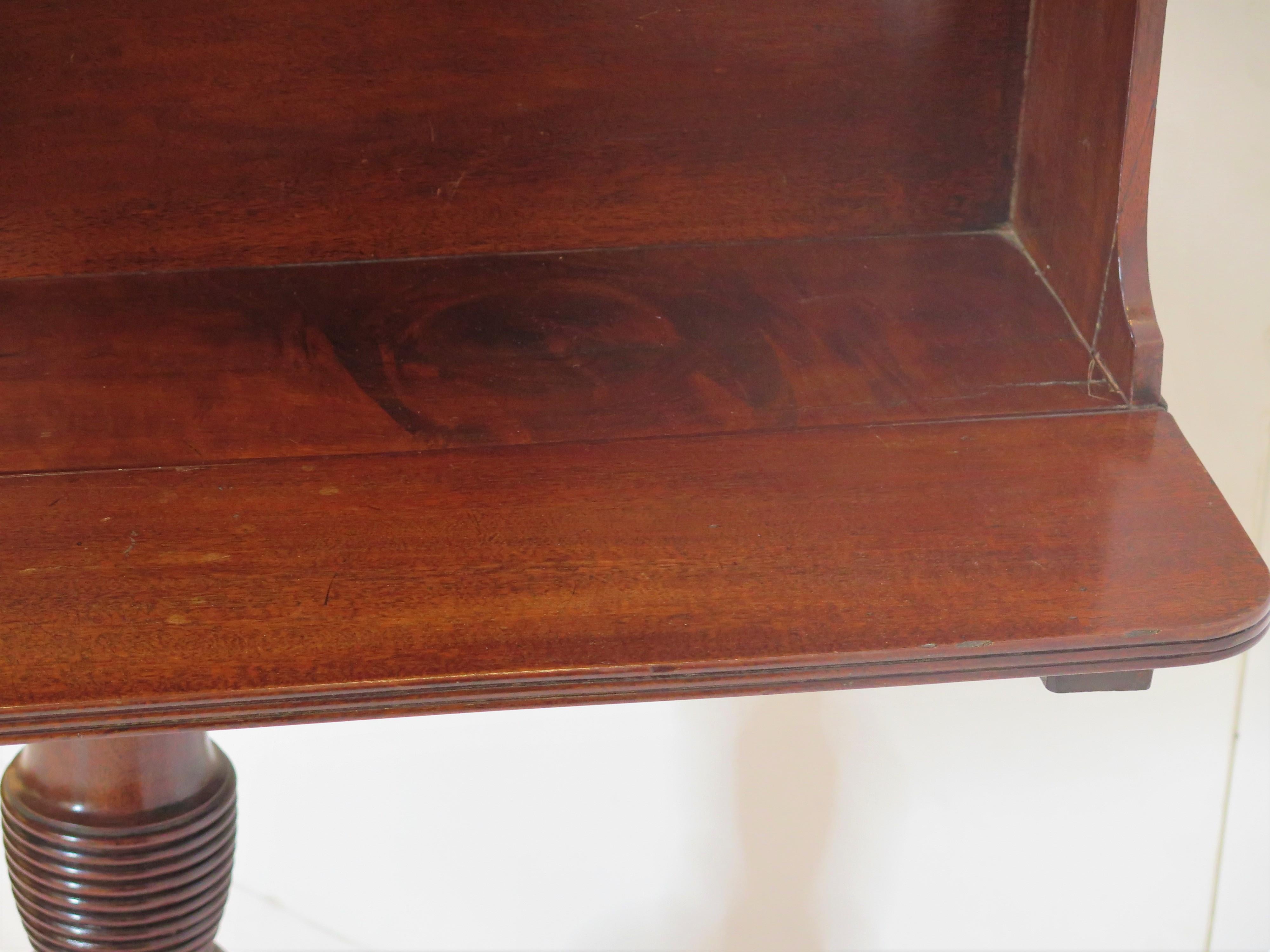 George III Mahogany Pedestal Waterfall Bookcase In Good Condition For Sale In Dallas, TX