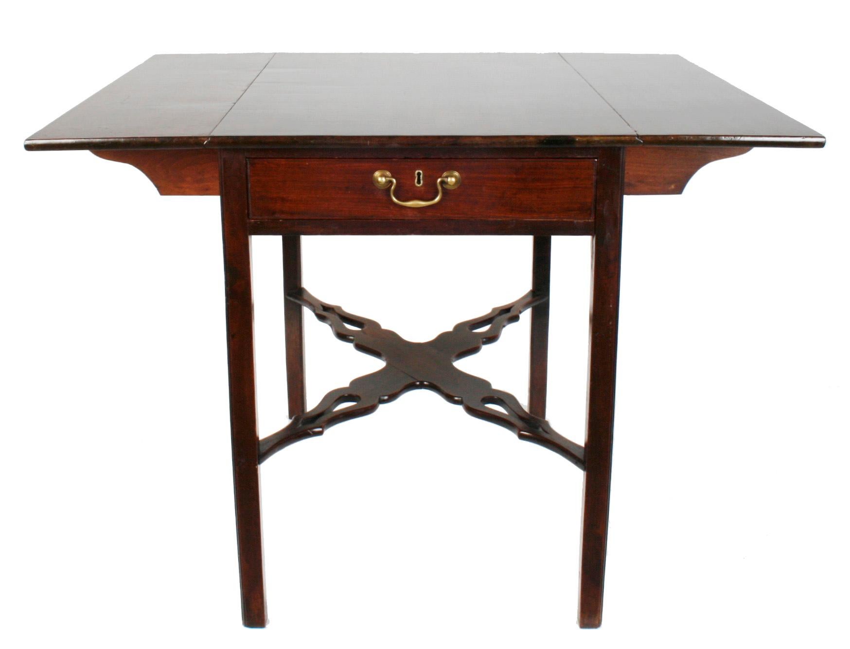 George III Mahogany Pembroke Table, circa 1760 For Sale 3