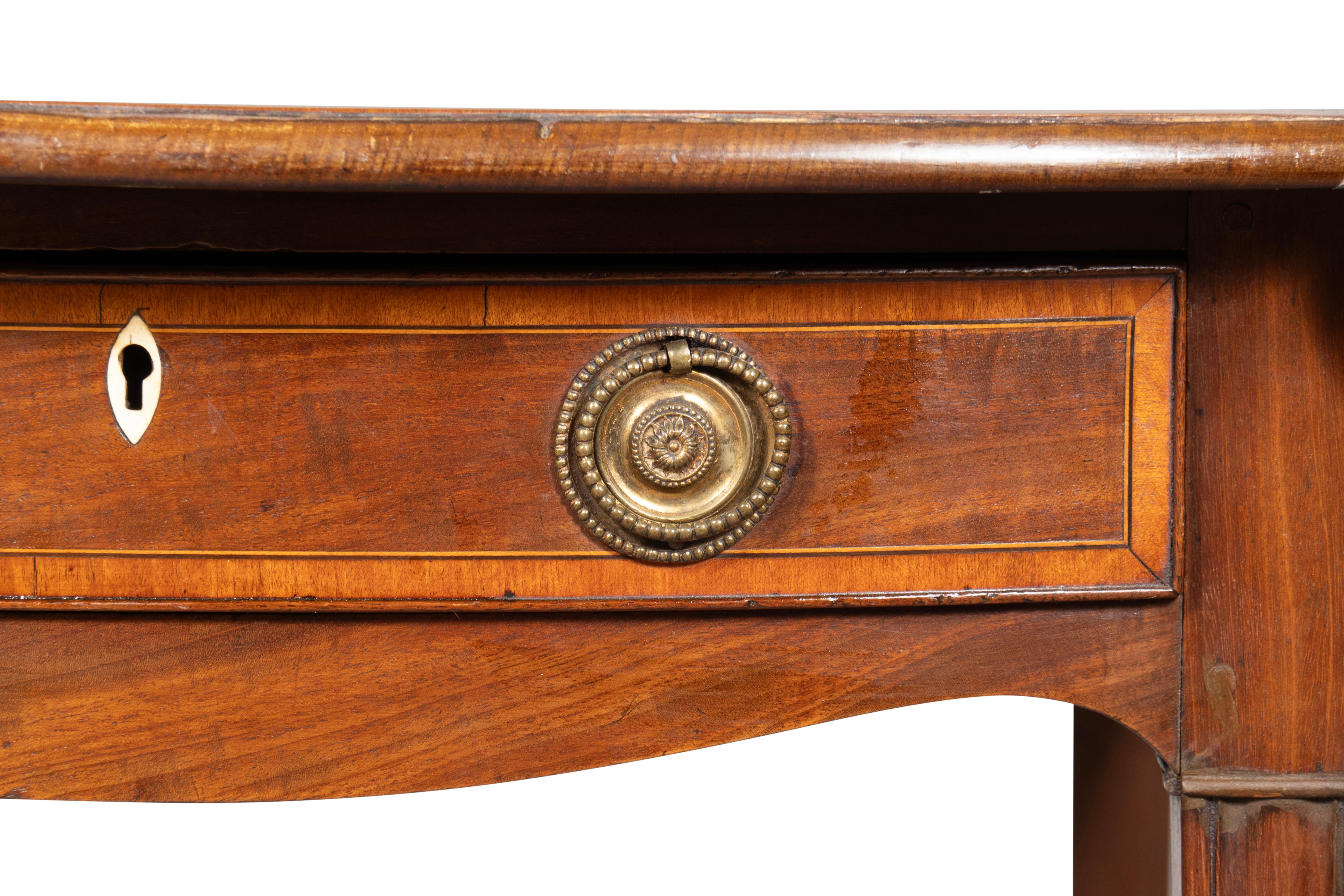 Mahagoni-Pembroke-Tisch aus der George-III-Periode im Angebot 4