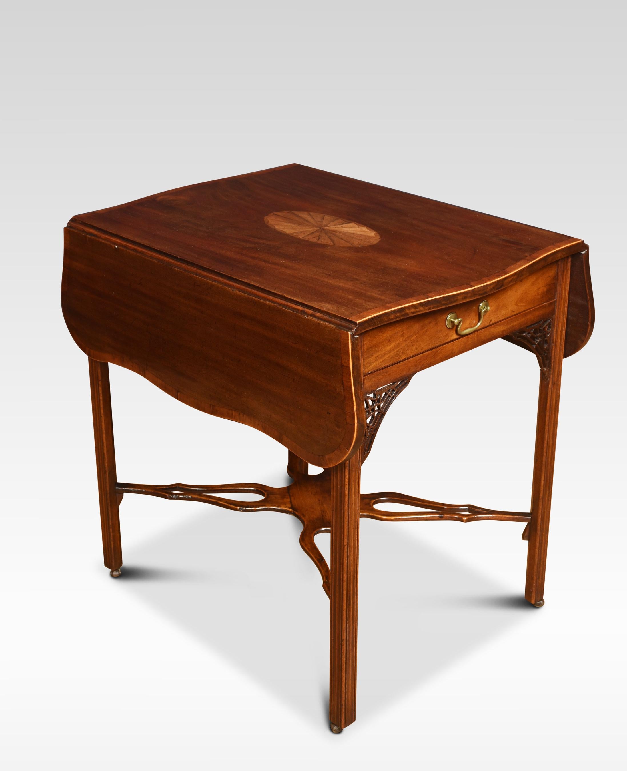 George III Pembroke table, the well-figured mahogany top with central oval inlay, incorporating two hinged flaps, above a drawer with brass handle. Raised up on square section tapering legs, terminating in casters. united by shaped