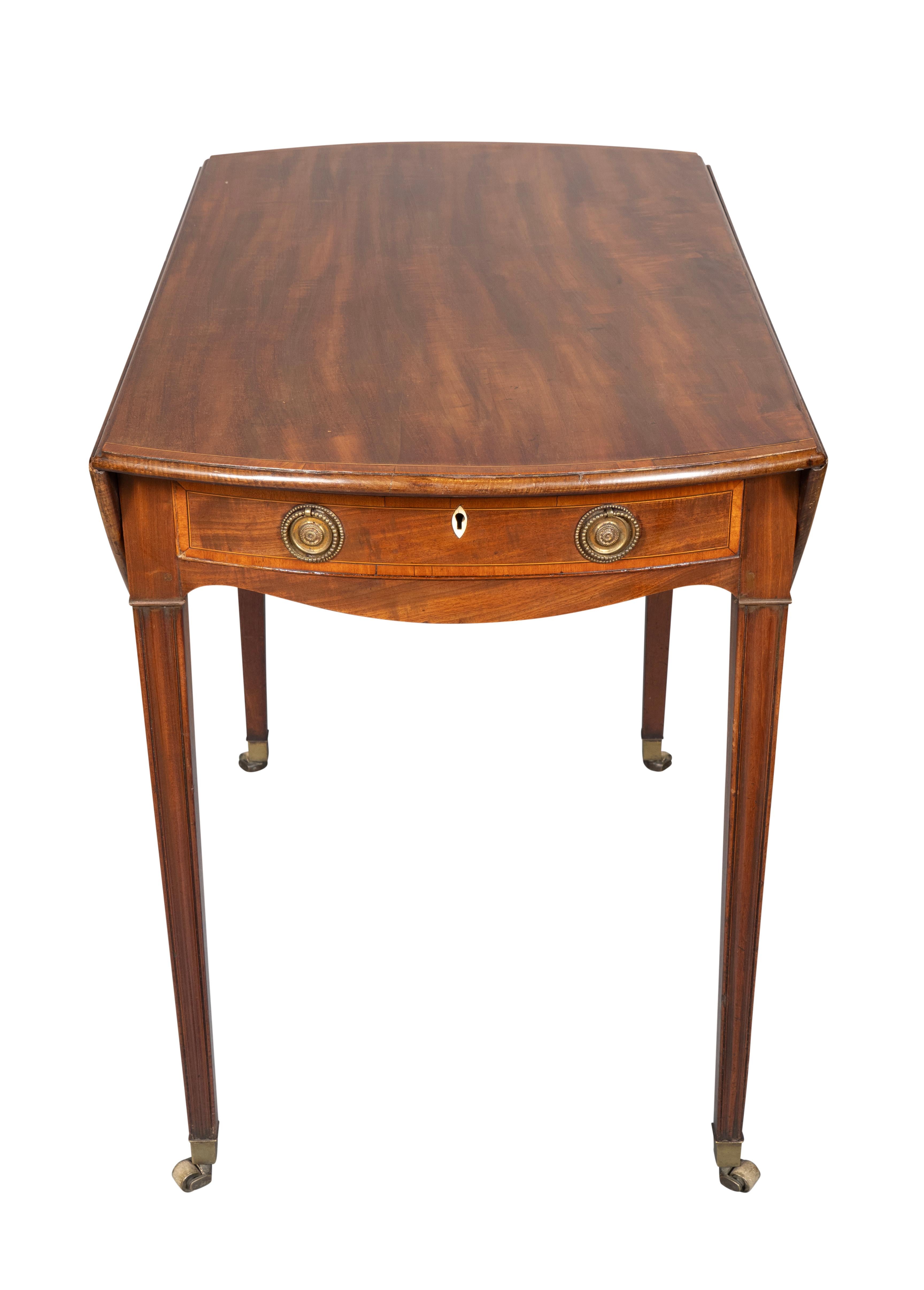 Mahagoni-Pembroke-Tisch aus der George-III-Periode (George III.) im Angebot