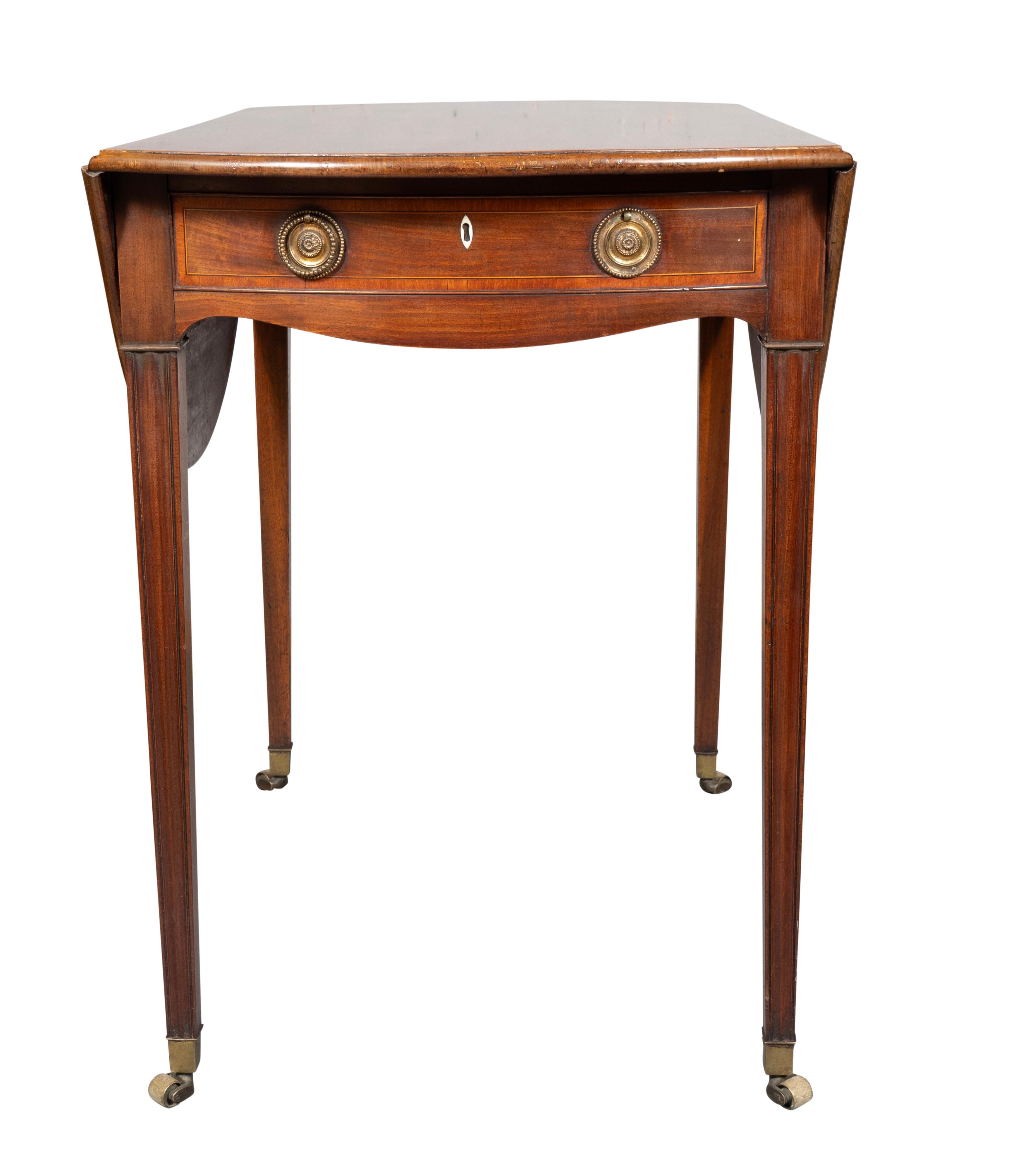 Mahagoni-Pembroke-Tisch aus der George-III-Periode im Zustand „Gut“ im Angebot in Essex, MA