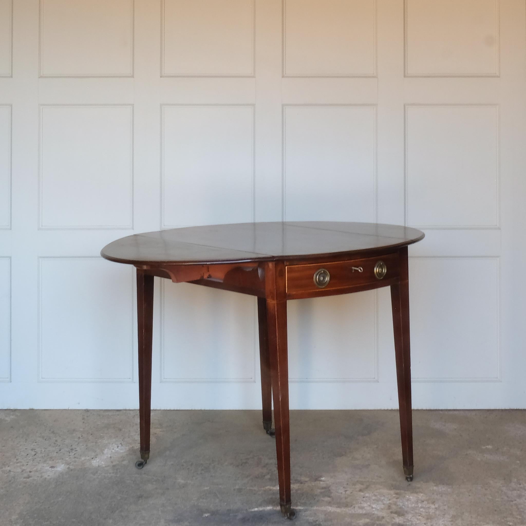 18th Century and Earlier George III Mahogany Pembroke Table For Sale