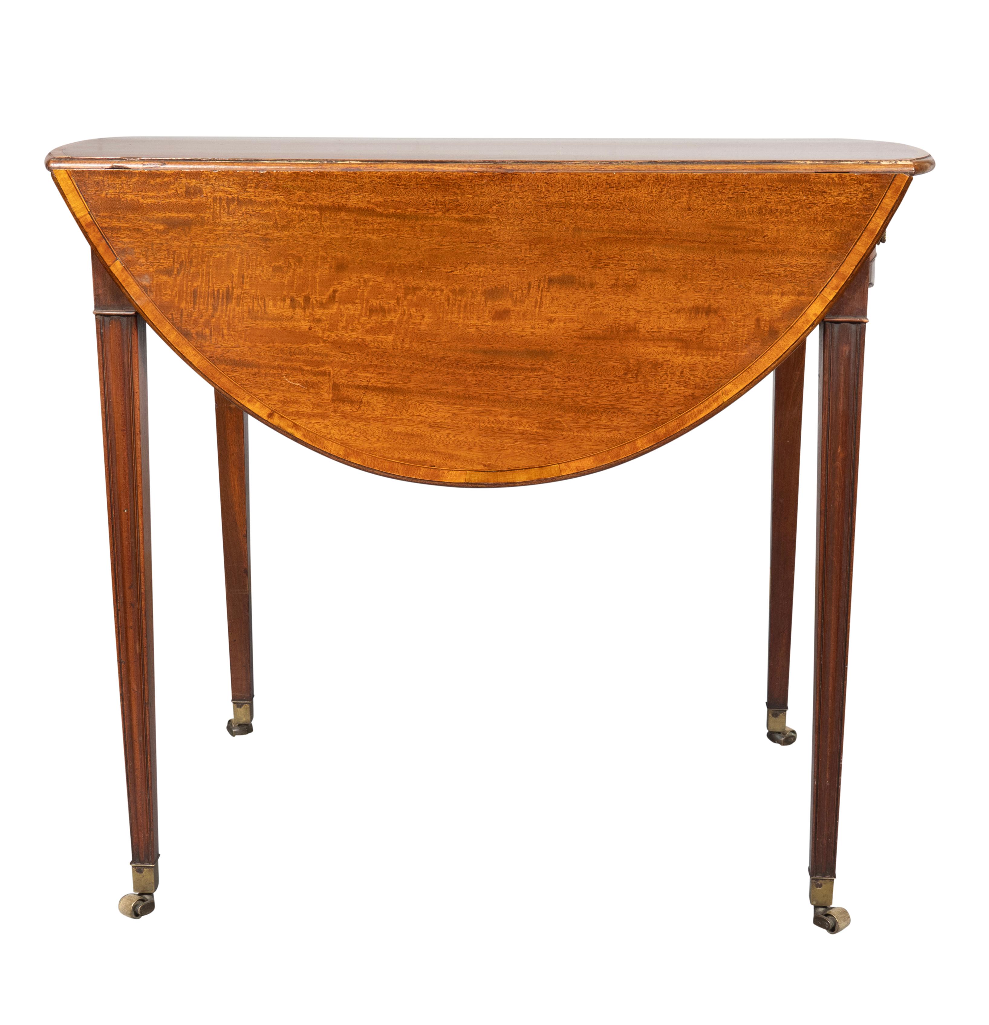 Mahagoni-Pembroke-Tisch aus der George-III-Periode (Spätes 18. Jahrhundert) im Angebot