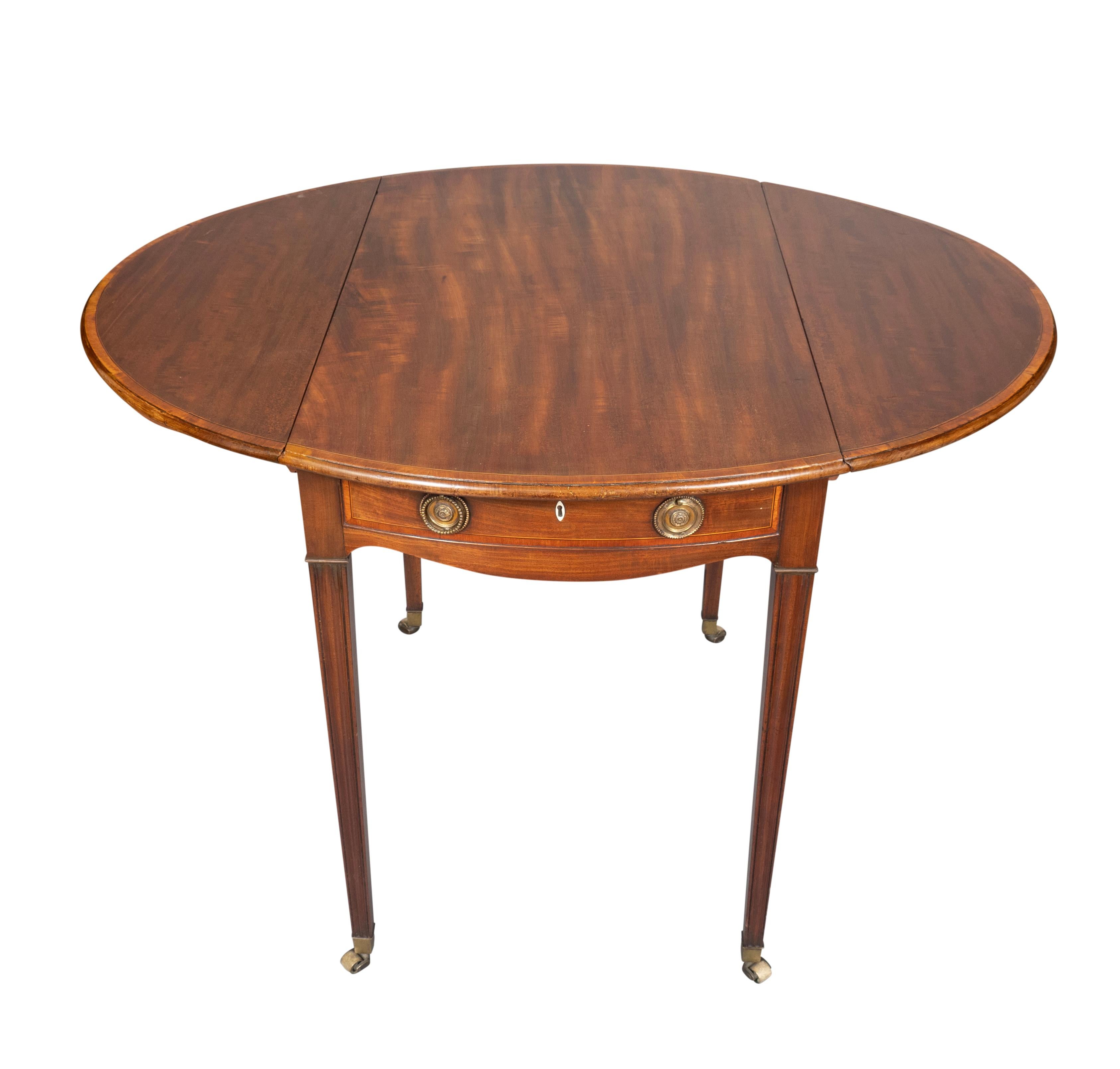 Mahagoni-Pembroke-Tisch aus der George-III-Periode (Messing) im Angebot