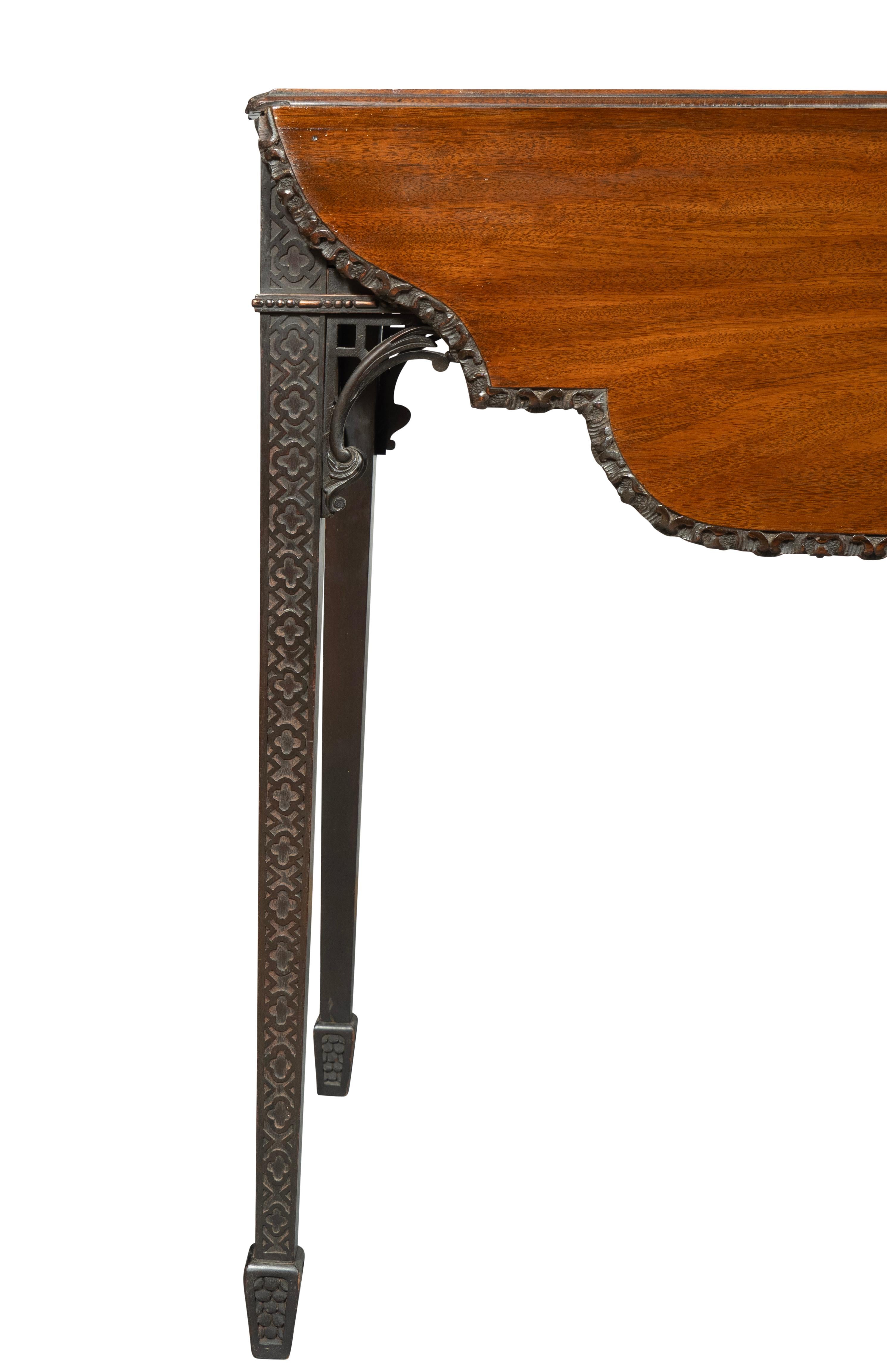 Mahagoni-Pembroke-Tisch aus der George-III-Periode nach Chippendale im Angebot 5