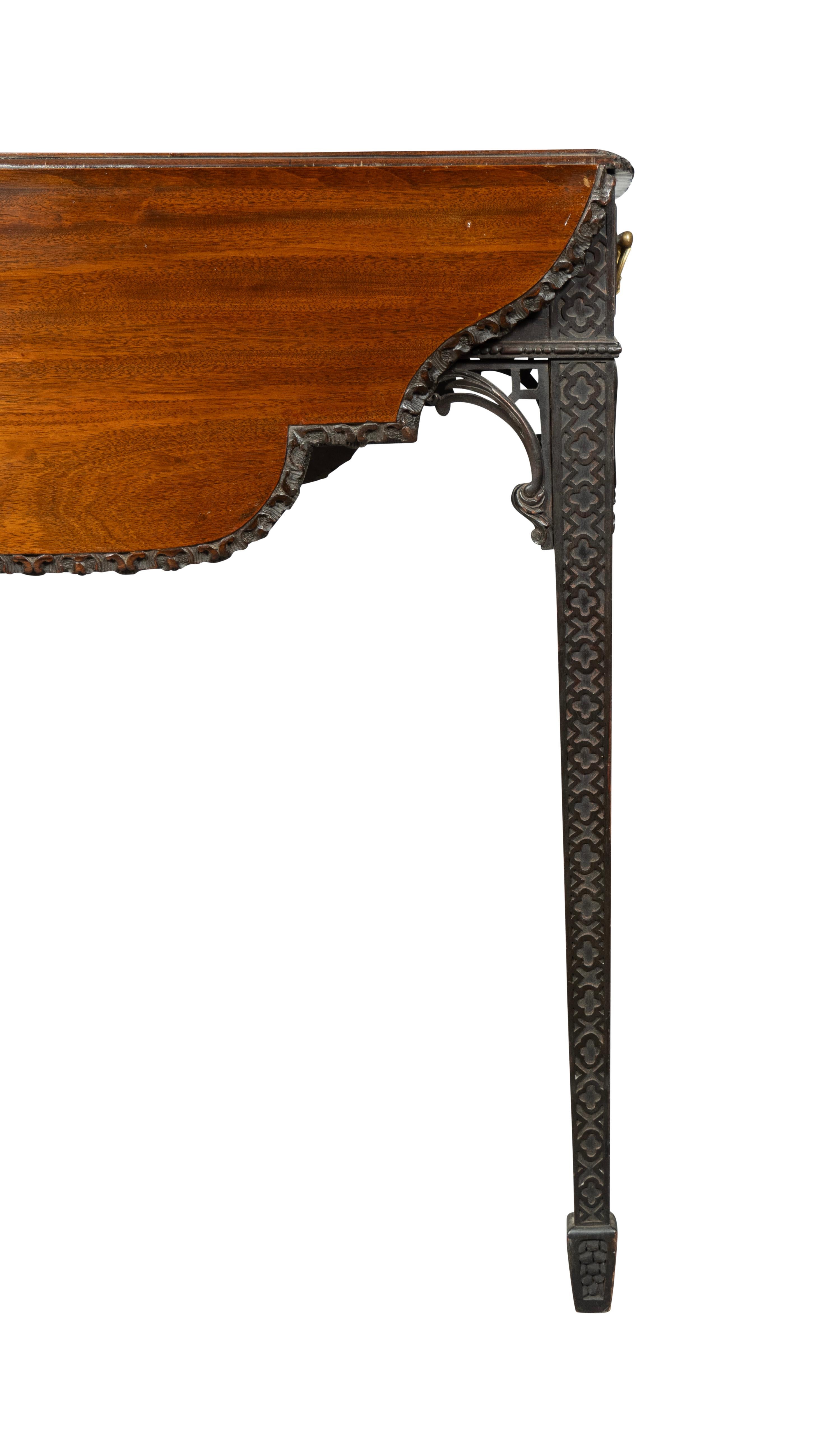 Mahagoni-Pembroke-Tisch aus der George-III-Periode nach Chippendale im Angebot 6