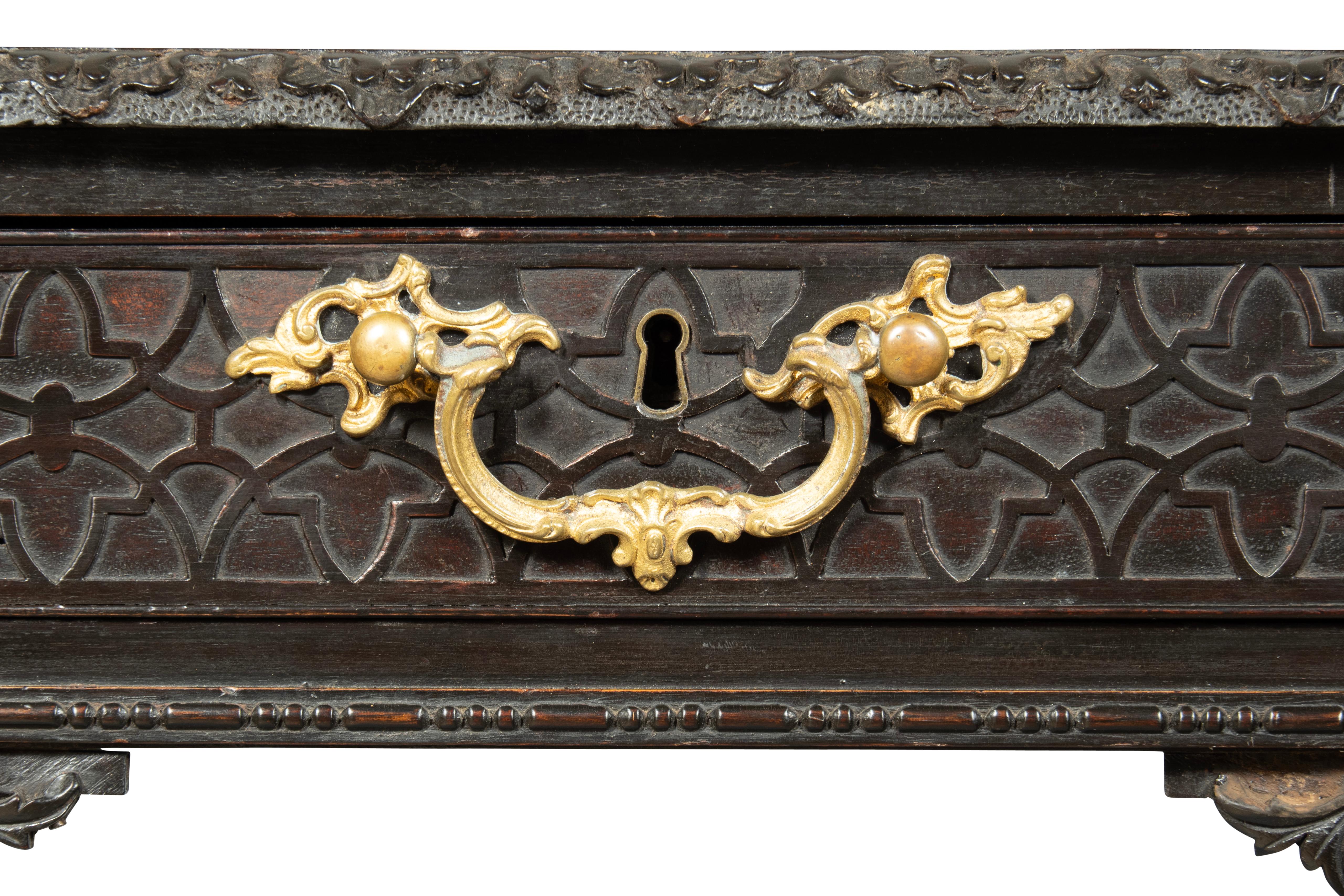 Mahagoni-Pembroke-Tisch aus der George-III-Periode nach Chippendale im Angebot 10