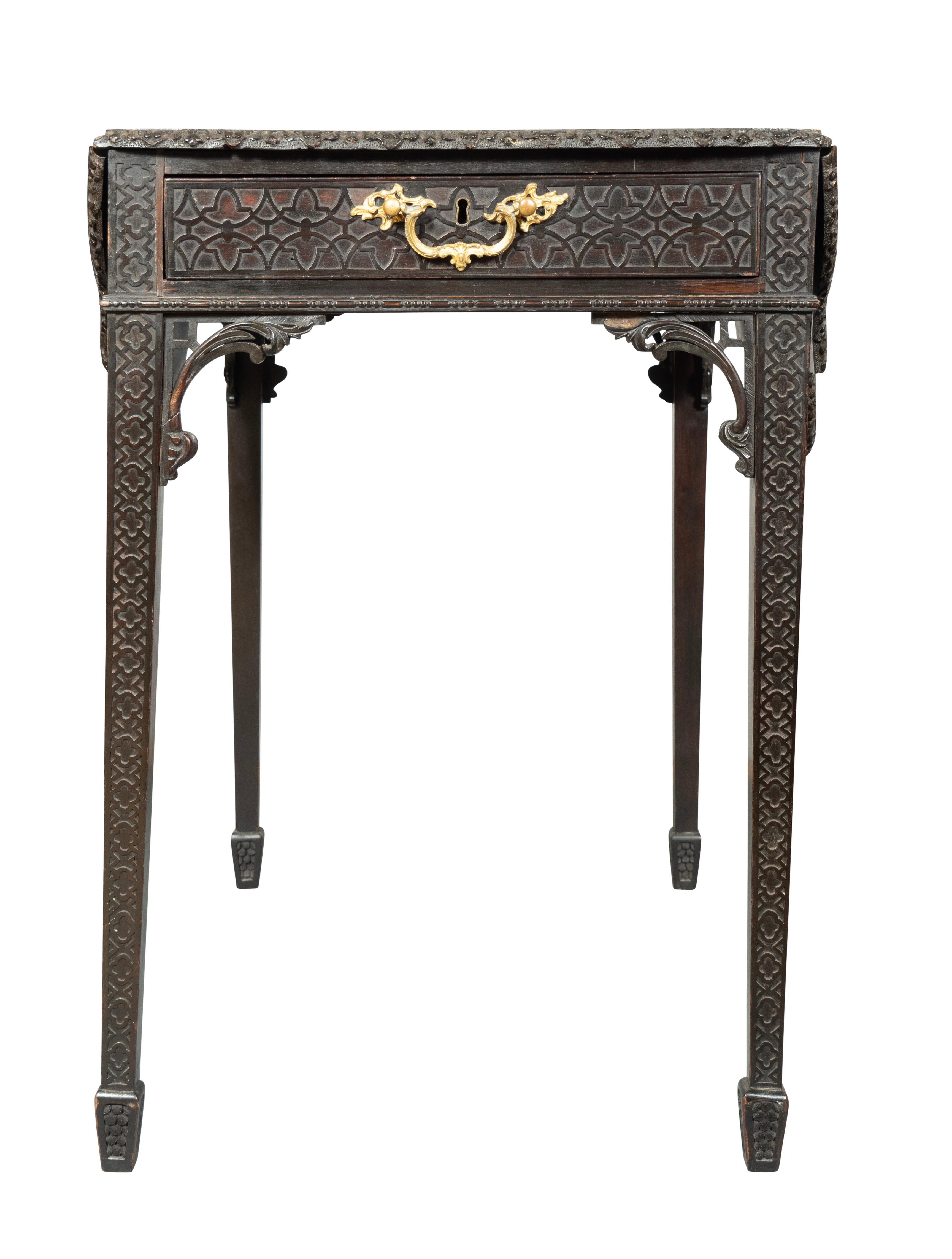 Mahagoni-Pembroke-Tisch aus der George-III-Periode nach Chippendale (George III.) im Angebot