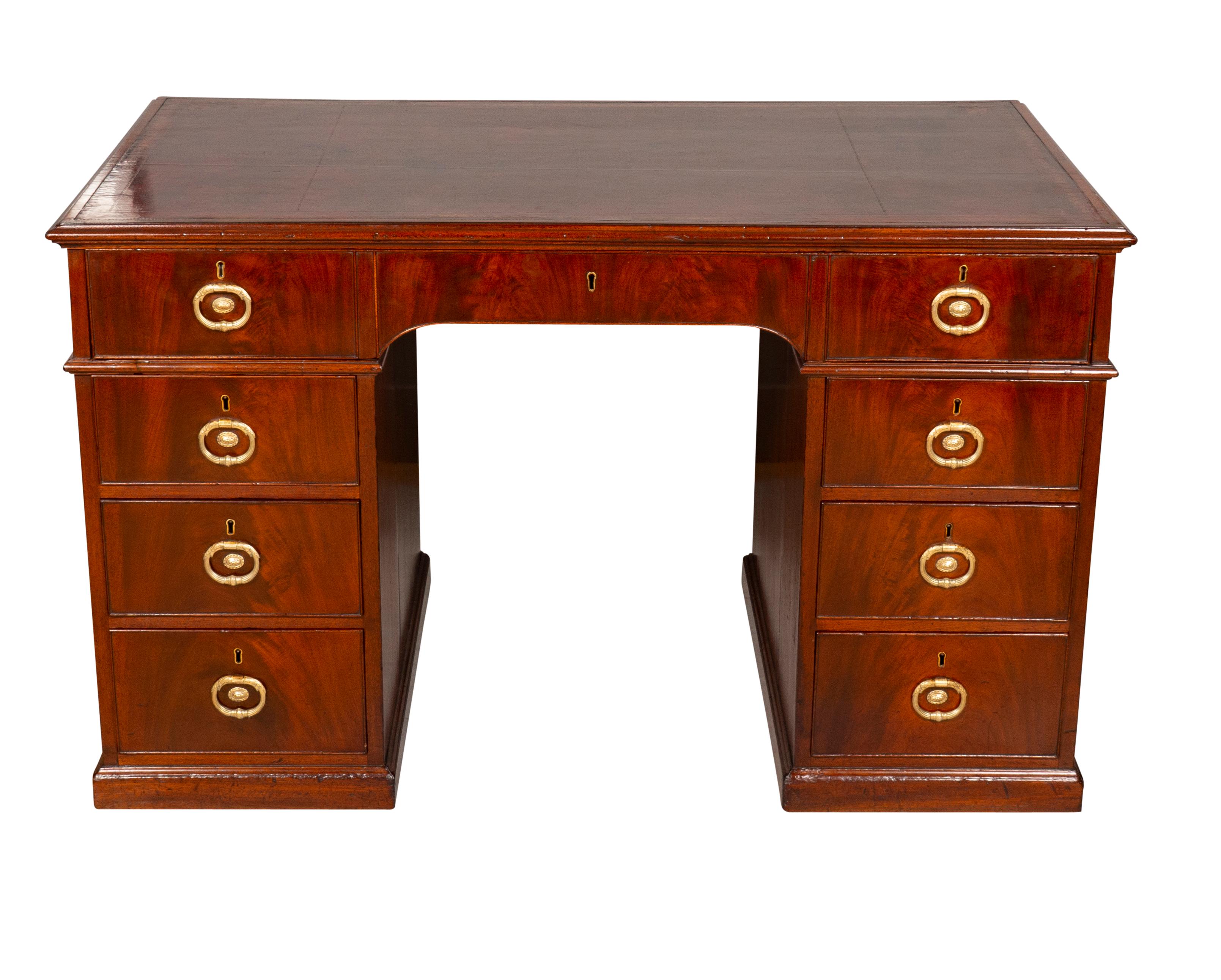 George III Mahogany Rent Desk by Gillows of Lancaster In Good Condition For Sale In Essex, MA