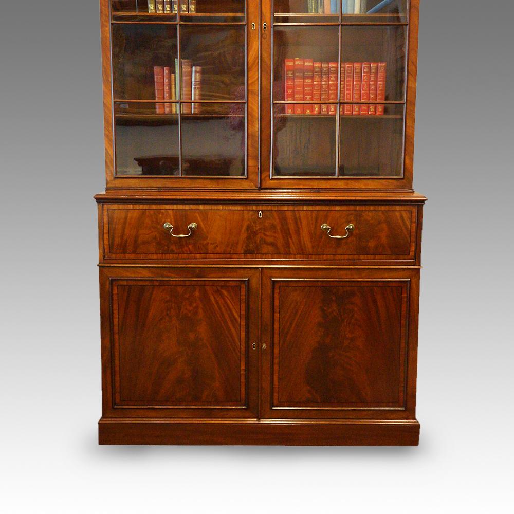 English George III mahogany secretaire library bookcase, 19th. century, Georgian In Good Condition In Salisbury, Wiltshire