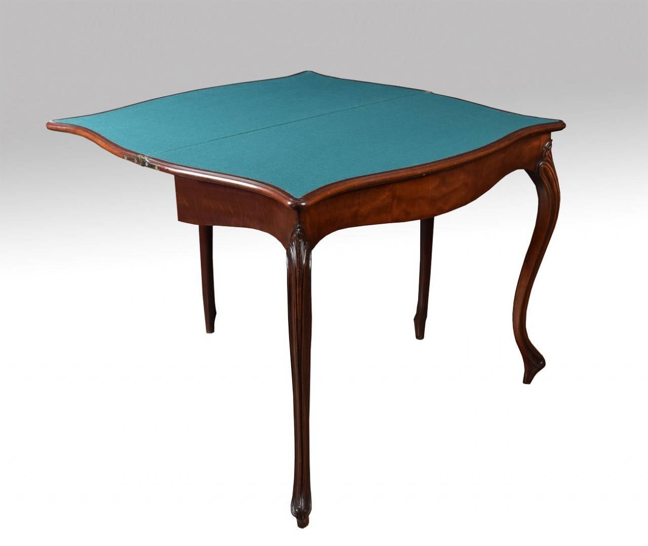 George III mahogany serpentine tea table in the Hepplewhite manner, the shaped top opening to opening to reveal inset baize interior, all raised on moulded cabriole legs ending in scroll feet

Dimensions:

Height 28.5 inches

Width 34