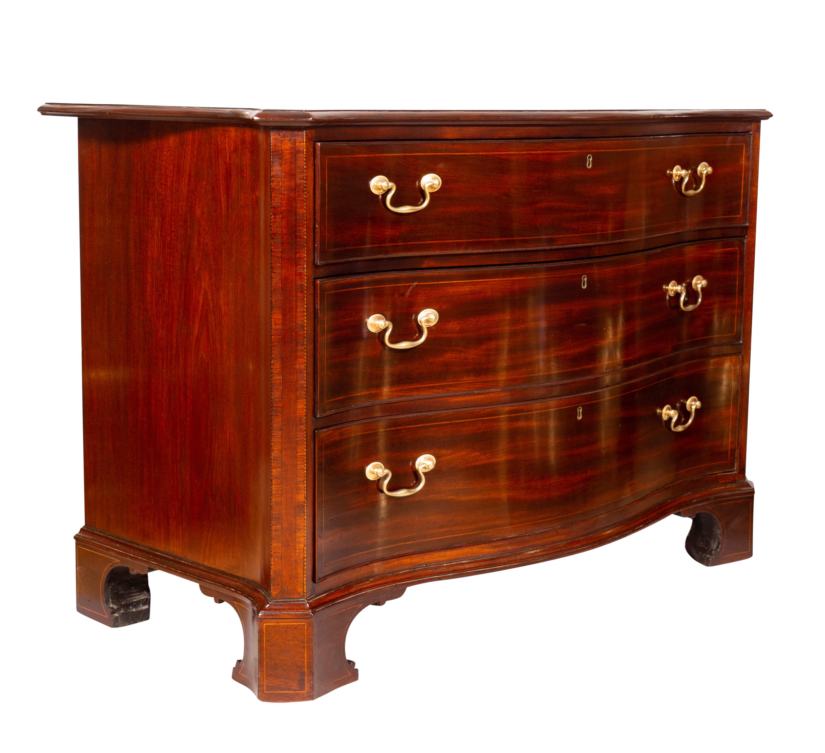 English George III Mahogany Serpentine Chest of Drawers For Sale